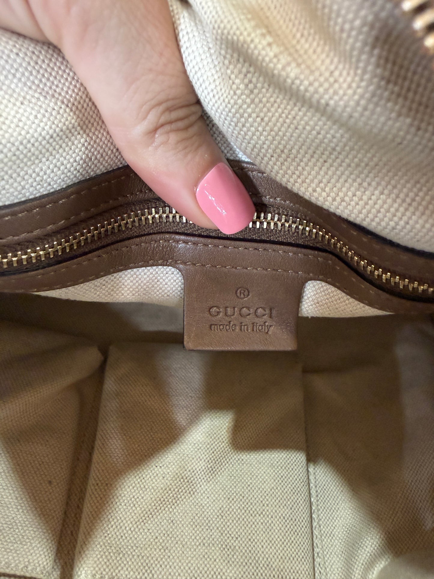 Gucci GG Supreme Canvas Boston Bag 33 cm With Unbranded Guitar Strap