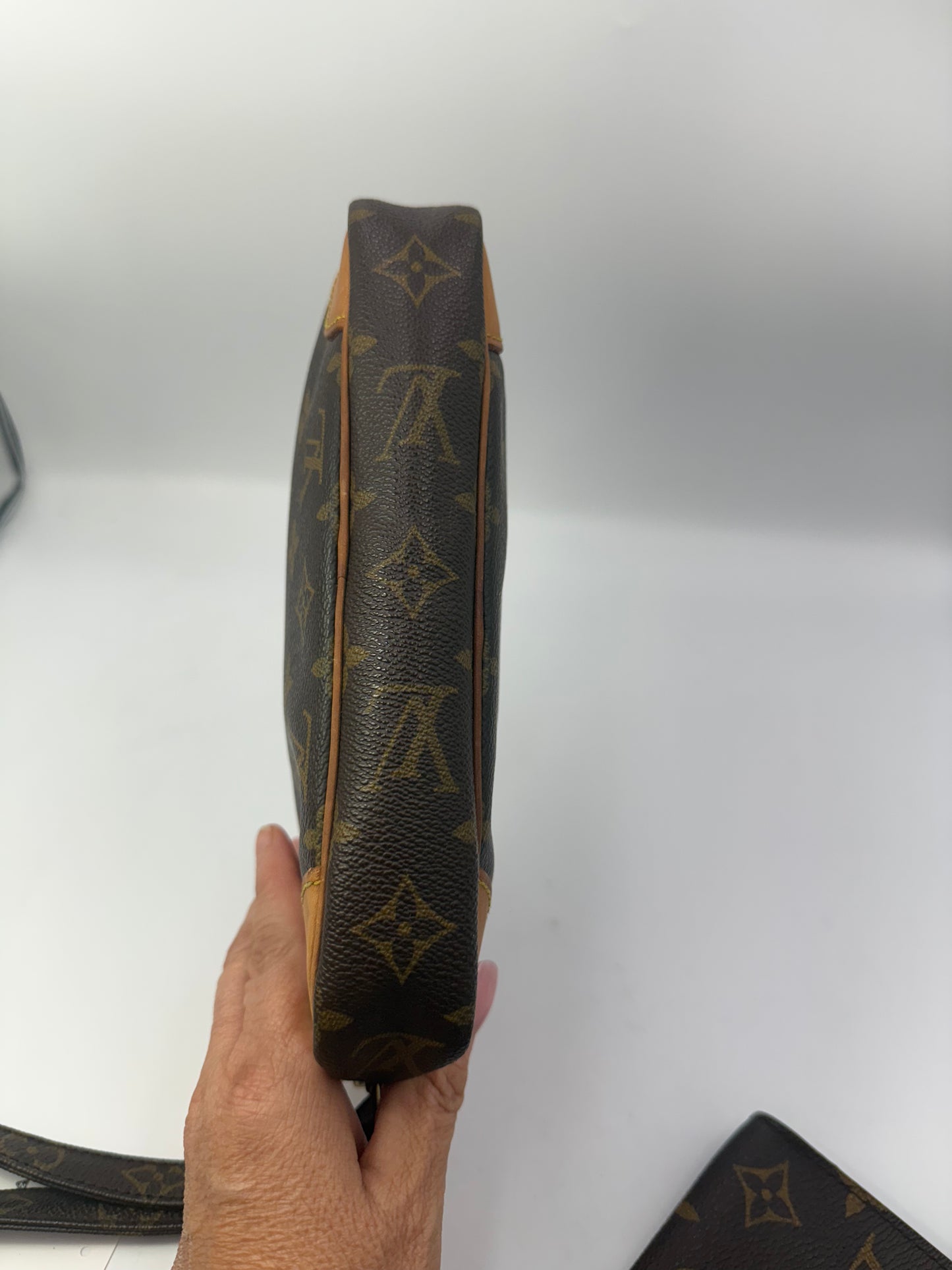 Louis Vuitton Monogram Wristlet 22 cm TH8910