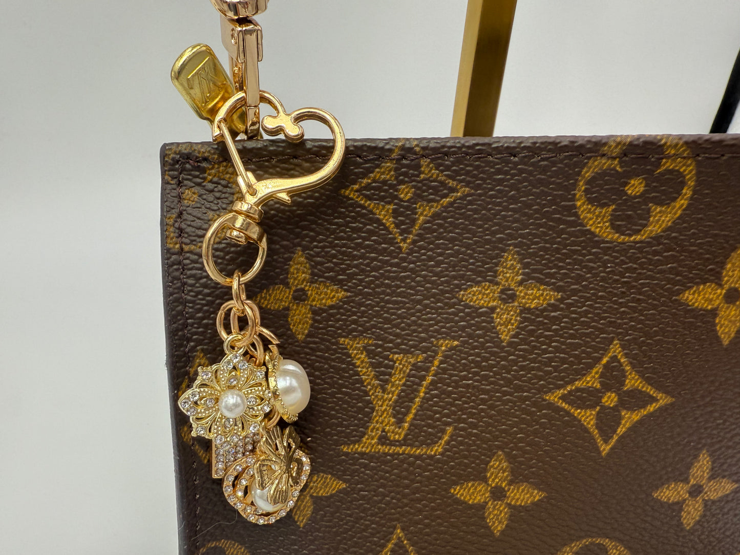 UNBRANDED White Gem Heart Clasp & Floral Charm BAG NOT INCLUDED