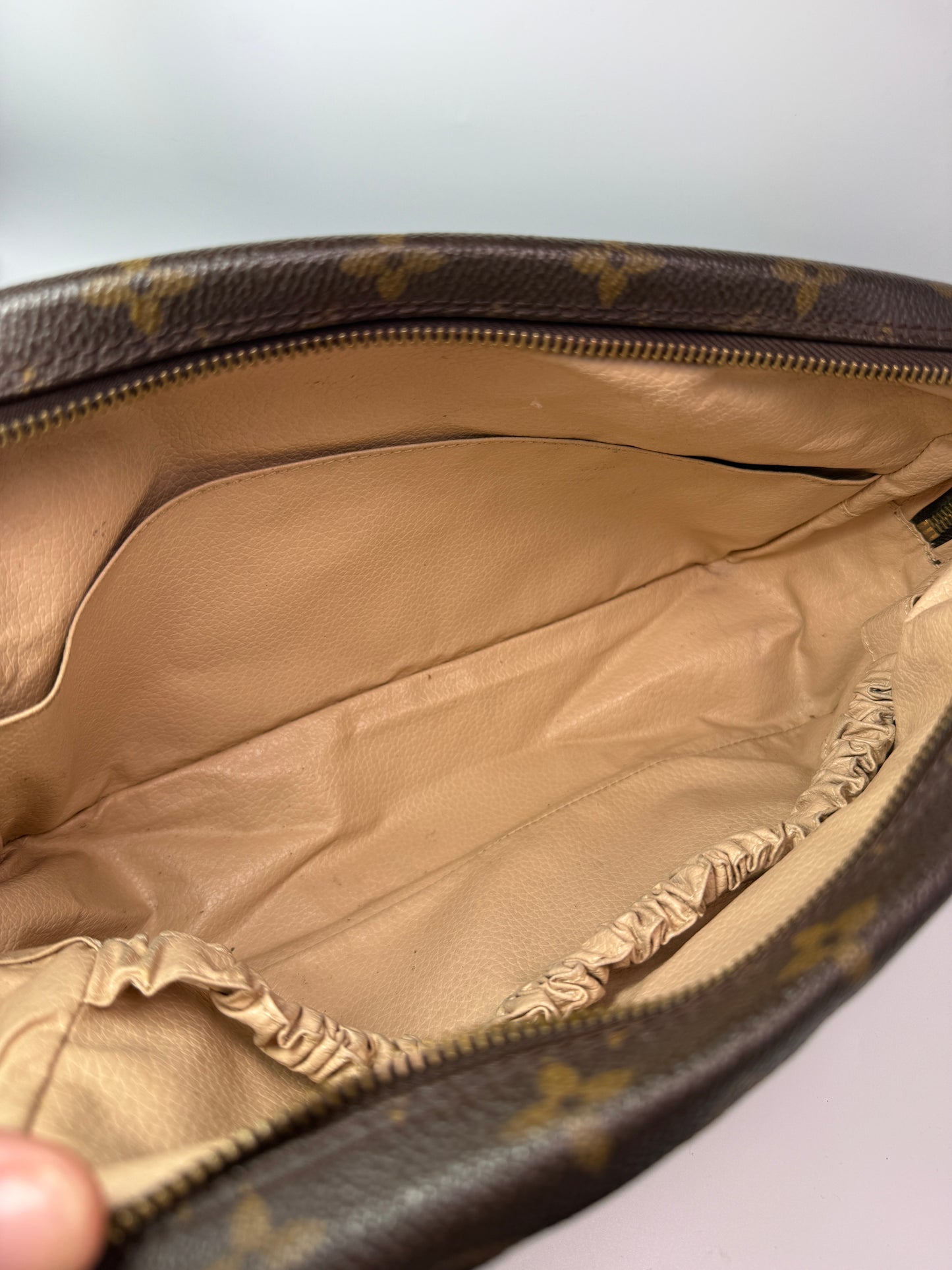 Louis Vuitton Monogram Coated Canvas Toiletry 28 cm 871 NO