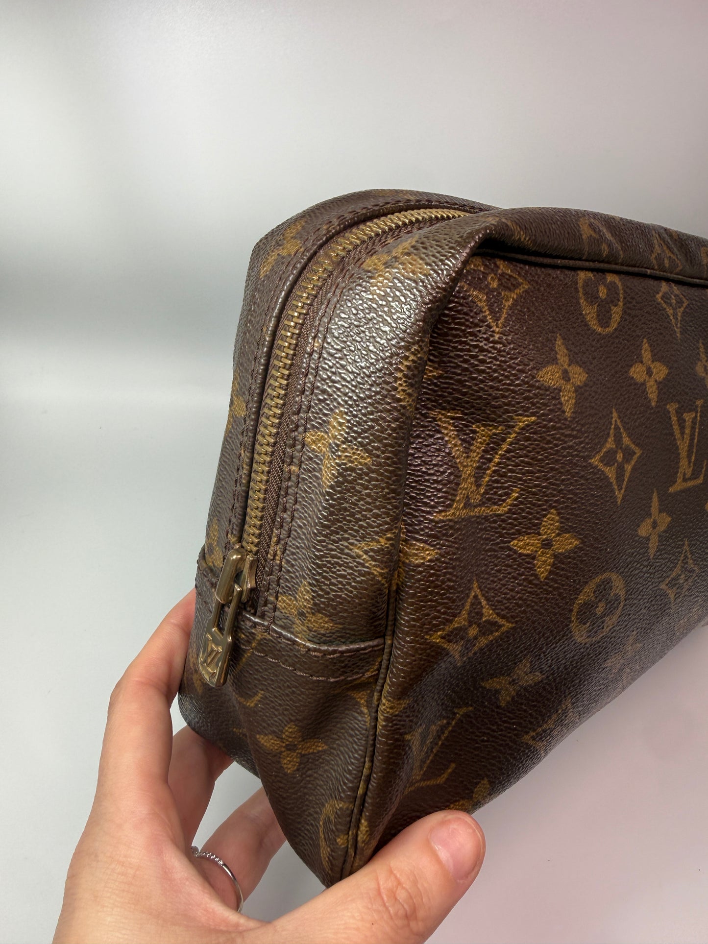 Louis Vuitton Monogram Coated Canvas Toiletry 28 cm 871 NO