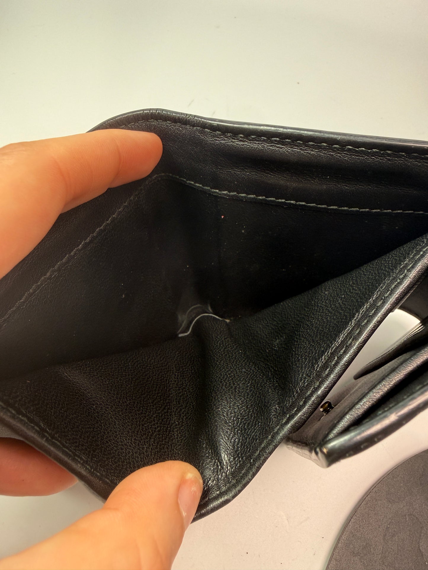 Gucci Guccissima Black Leather Unisex Trifold Wallet