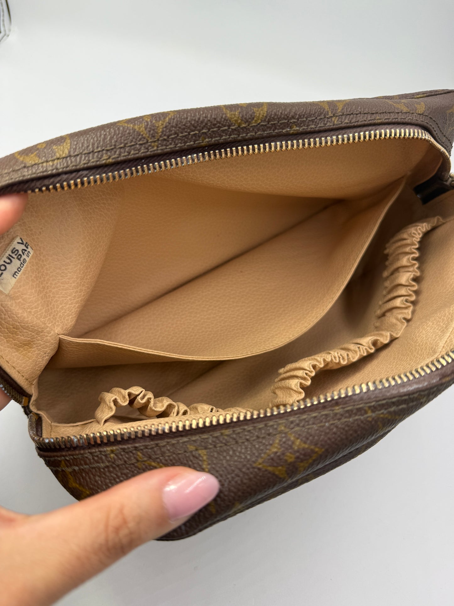 Louis Vuitton Monogram Coated Canvas Toiletry 28 cm