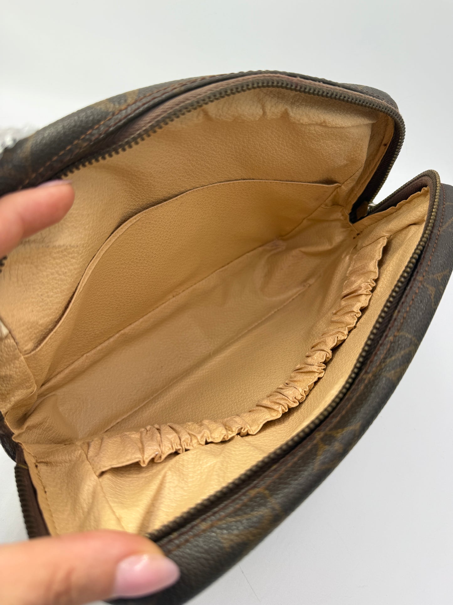 Louis Vuitton Monogram Coated Canvas Toiletry 23 cm