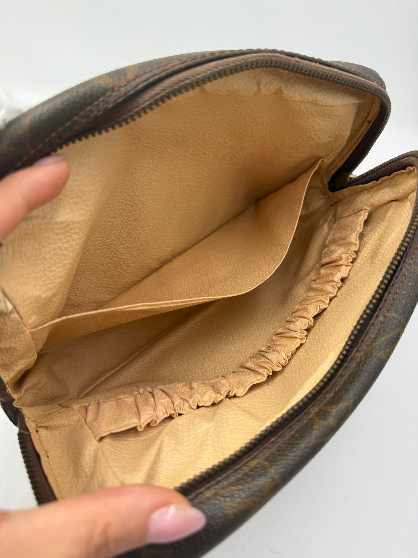 Louis Vuitton Monogram Coated Canvas Toiletry 23 cm