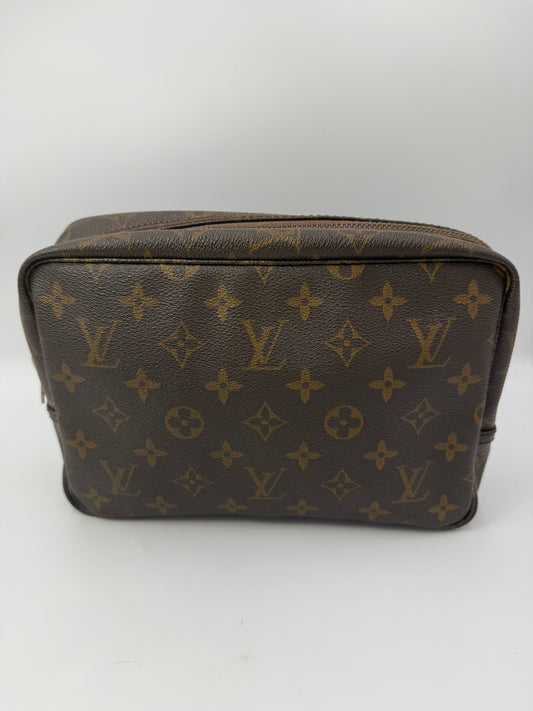 Louis Vuitton Monogram Coated Canvas Toiletry 23 cm