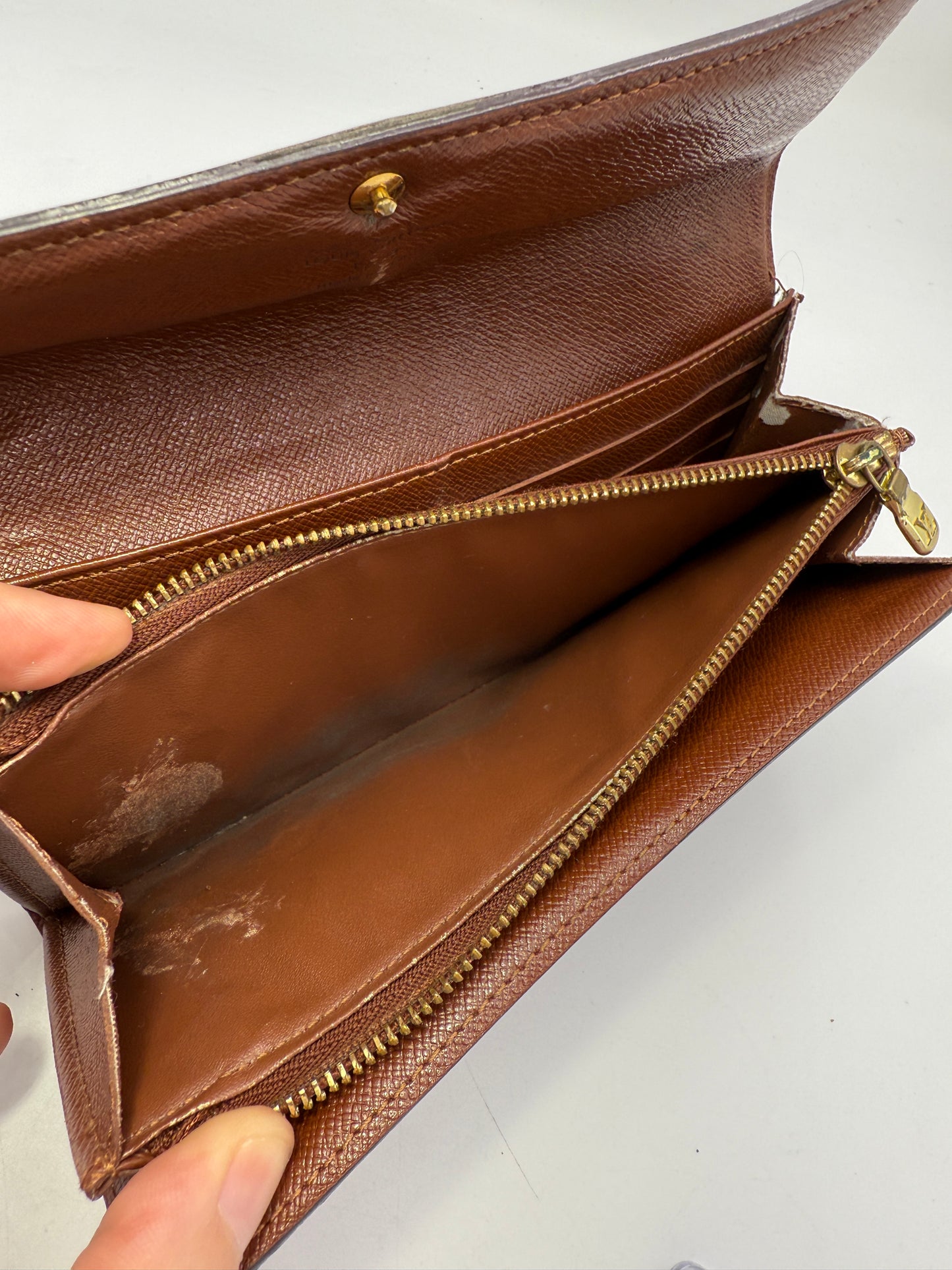 Louis Vuitton Monogram Sarah Wallet CT0057