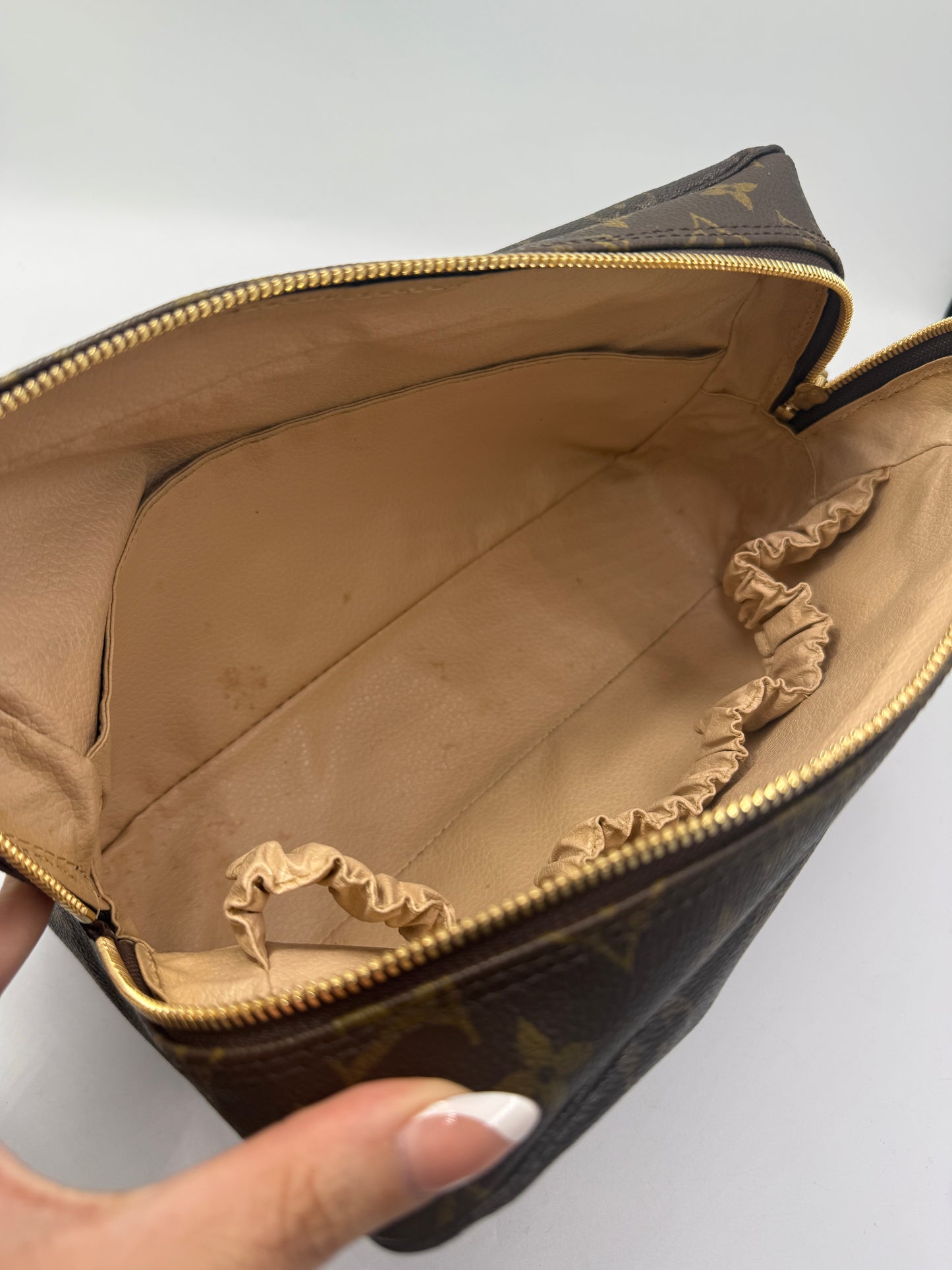Louis Vuitton Monogram Coated Canvas Toiletry 28 cm