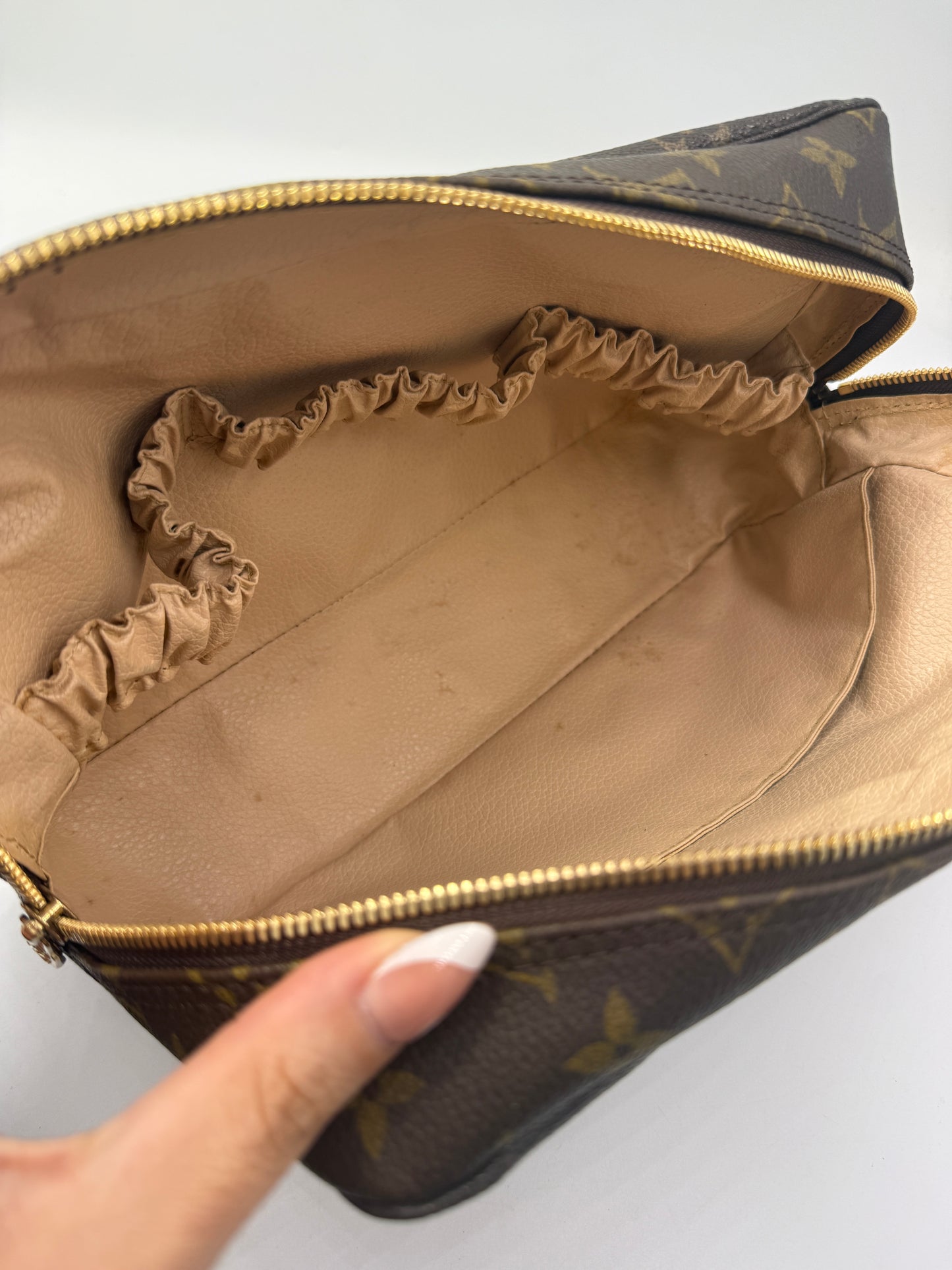 Louis Vuitton Monogram Coated Canvas Toiletry 28 cm