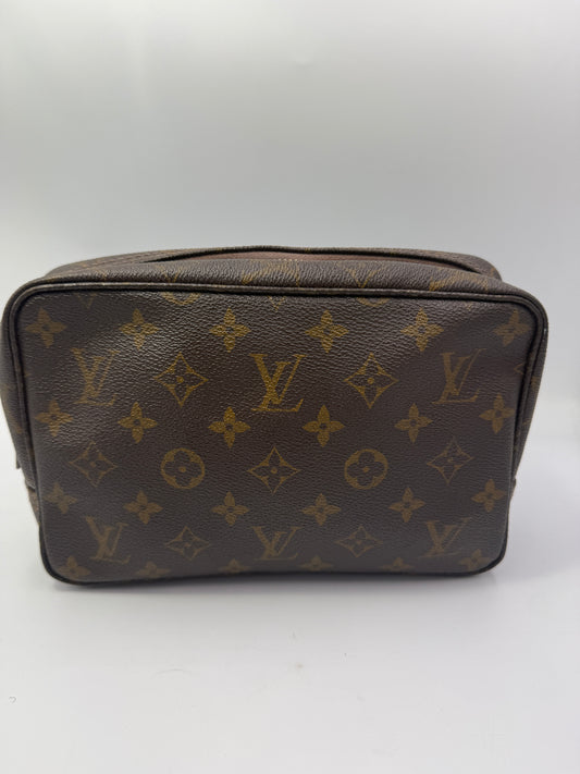 Louis Vuitton Monogram Coated Canvas Toiletry 23 cm