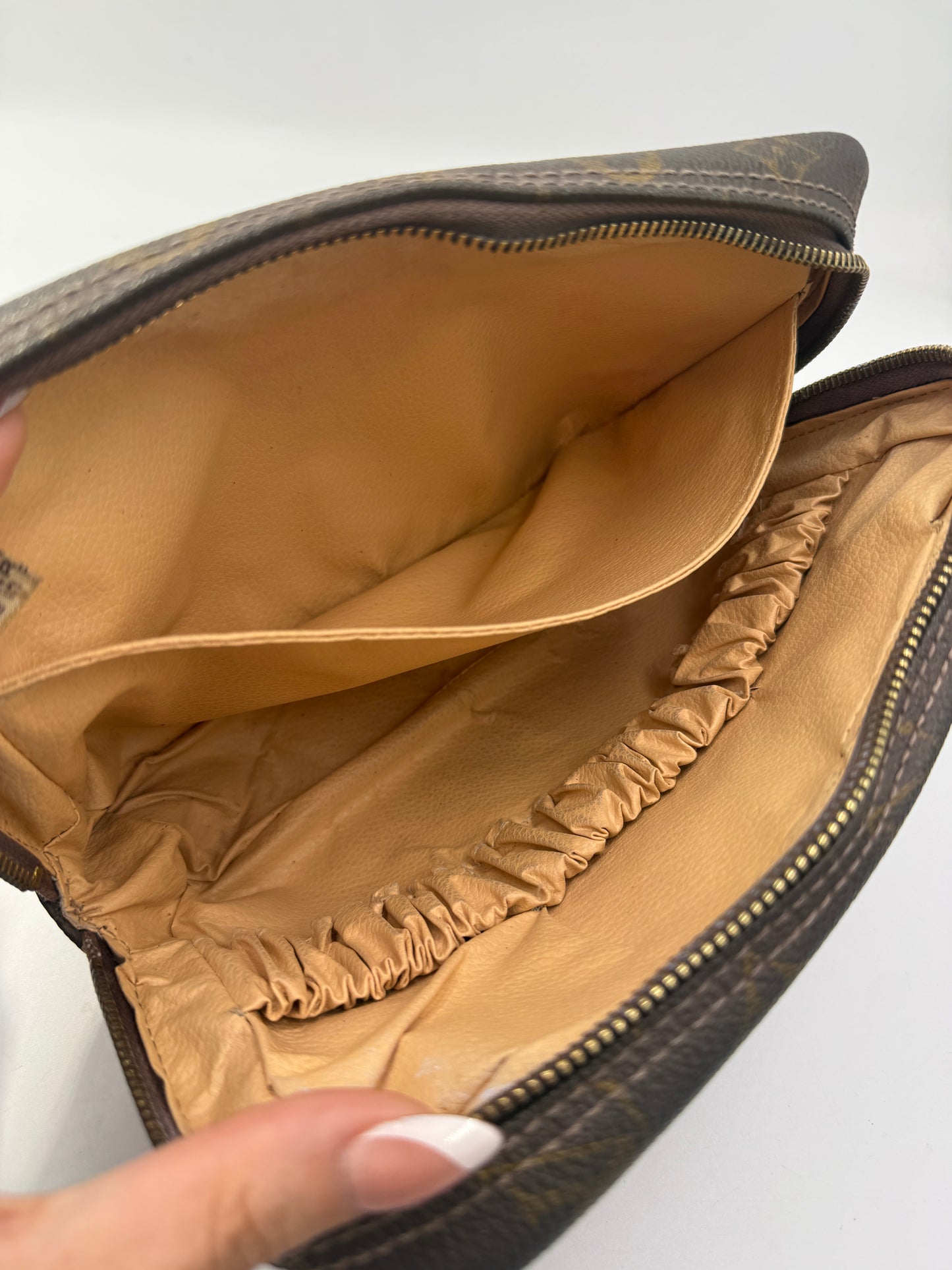 Louis Vuitton Monogram Coated Canvas Toiletry 23 cm