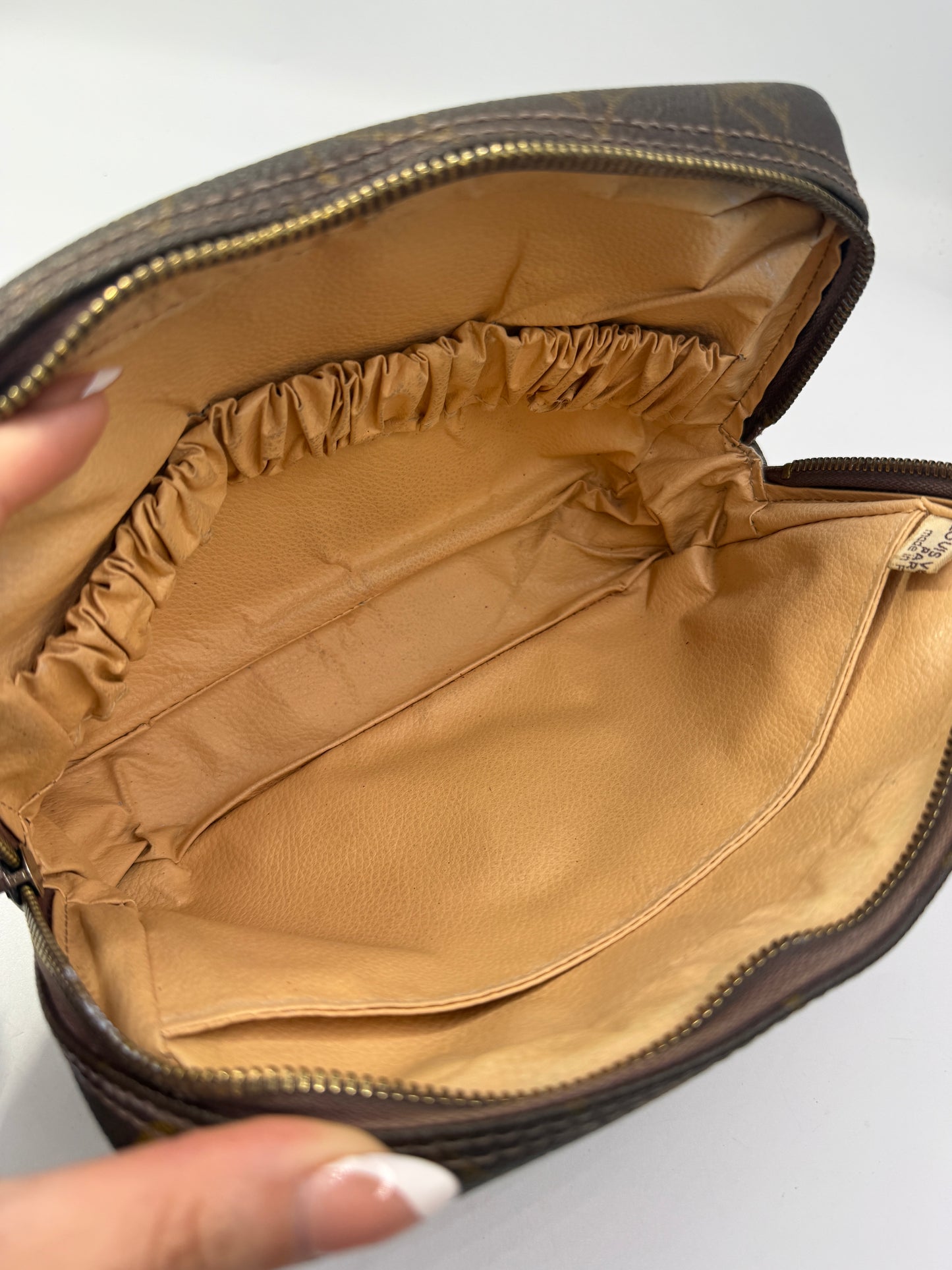 Louis Vuitton Monogram Coated Canvas Toiletry 23 cm