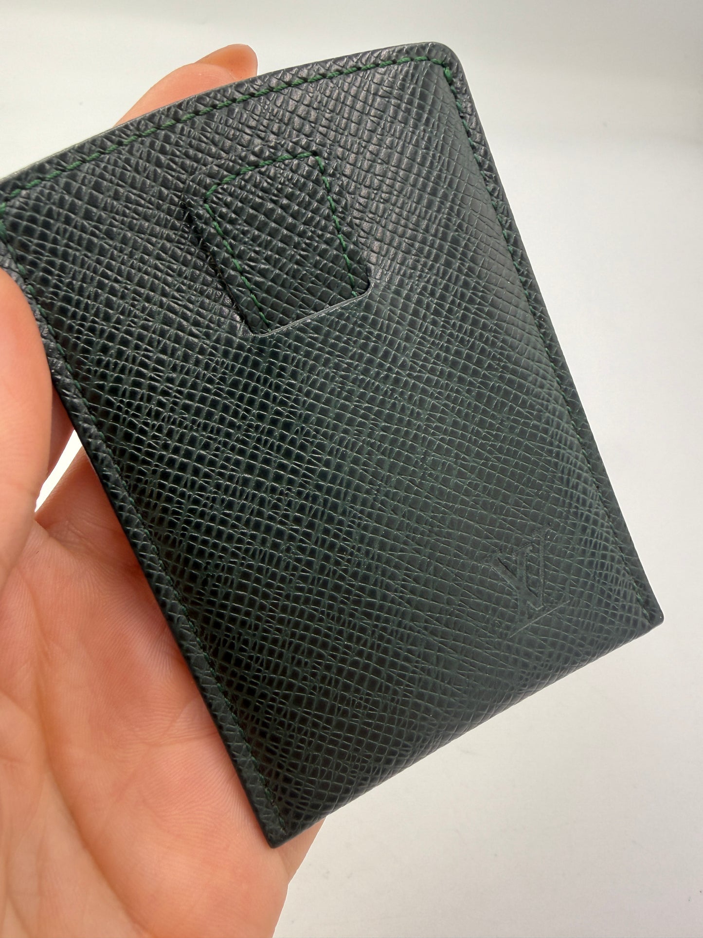 Louis Vuitton Green Taiga Leather Card ID Holder MI0944