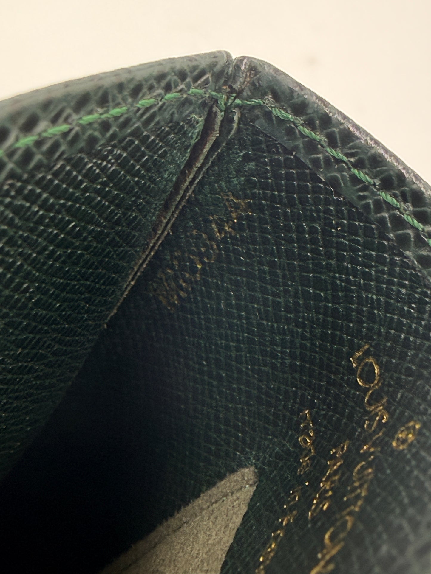 Louis Vuitton Green Taiga Leather Card ID Holder MI0944