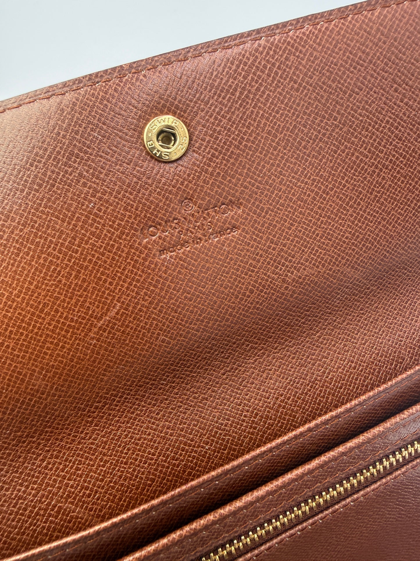 Louis Vuitton Monogram Passport Wallet With Box 892AN