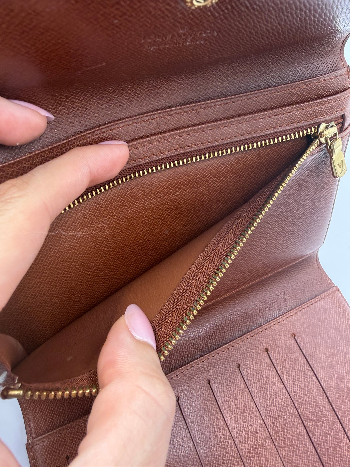 Louis Vuitton Monogram Passport Wallet With Box 892AN