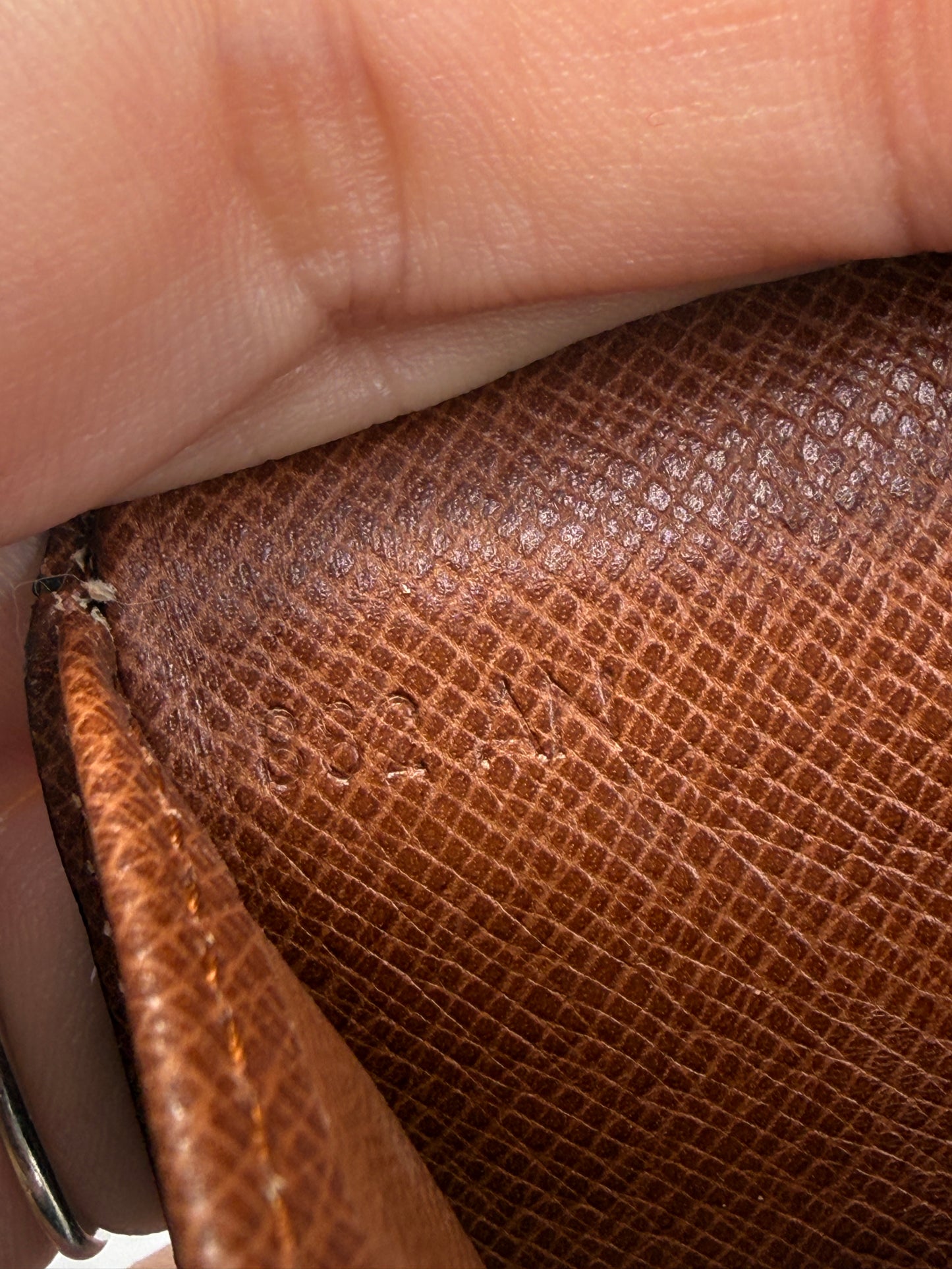 Louis Vuitton Monogram Passport Wallet With Box 892AN