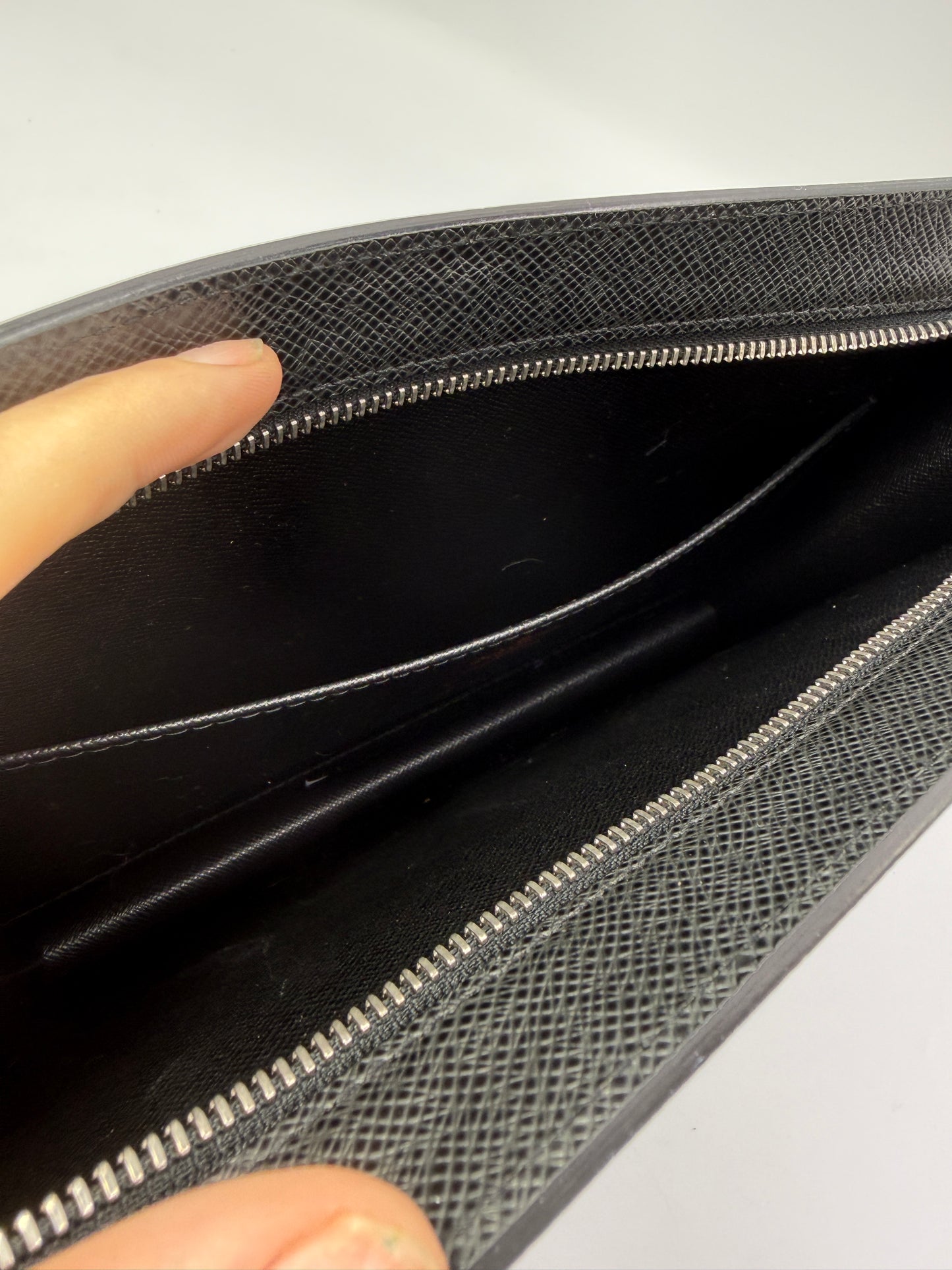Louis Vuitton Black Taiga Leather Clutch With Unbranded Insert And Chain SR1003