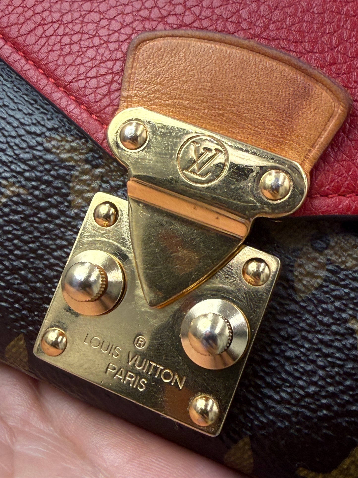 Louis Vuitton Monogram Red Leather Wallet With Lock Closure SN2197