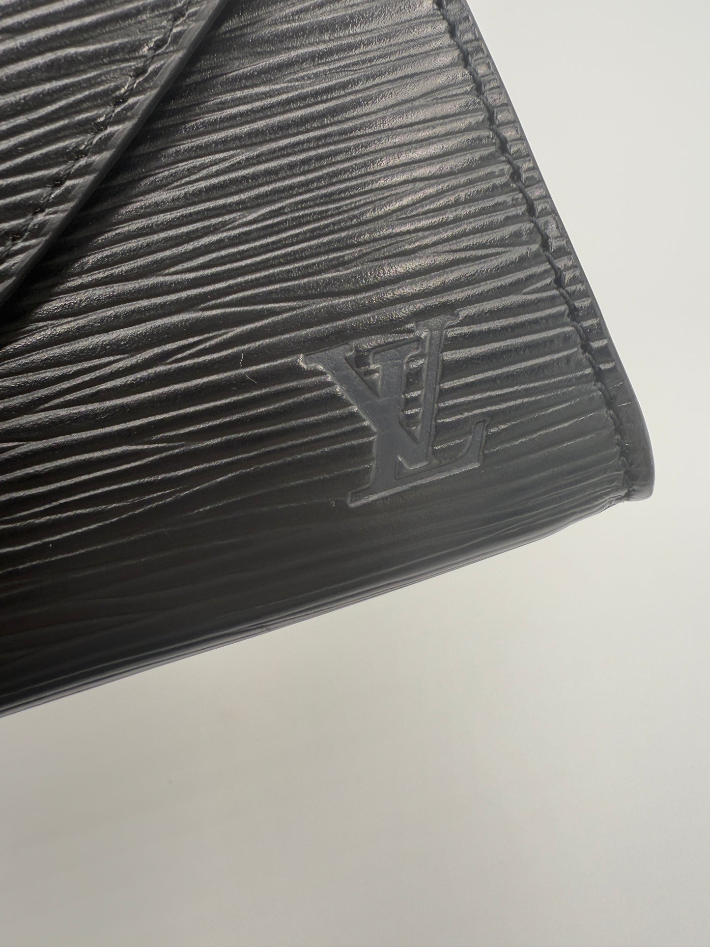 Louis Vuitton Vintage Black Epi Envelope Clutch VI0950