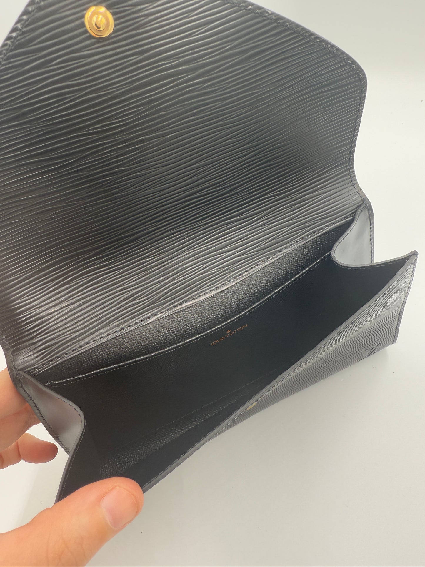 Louis Vuitton Vintage Black Epi Envelope Clutch VI0950