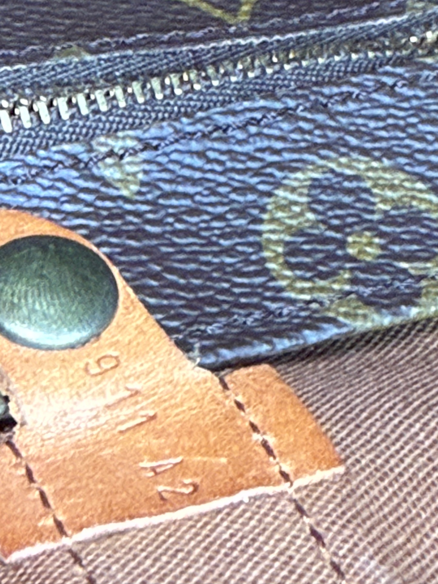 Louis Vuitton Monogram Sling Bag GM with Removable Pouch 911A2