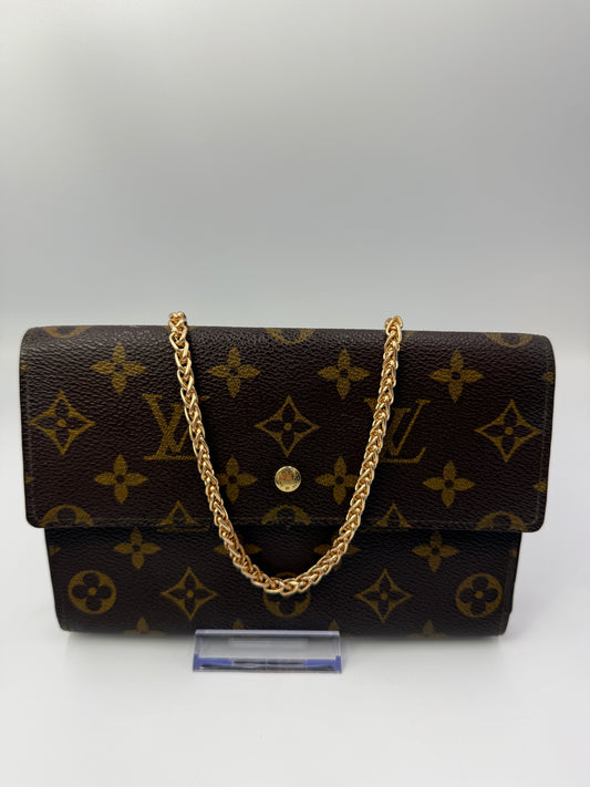 Louis Vuitton Monogram Passport Wallet with Unbranded Chain AN0971