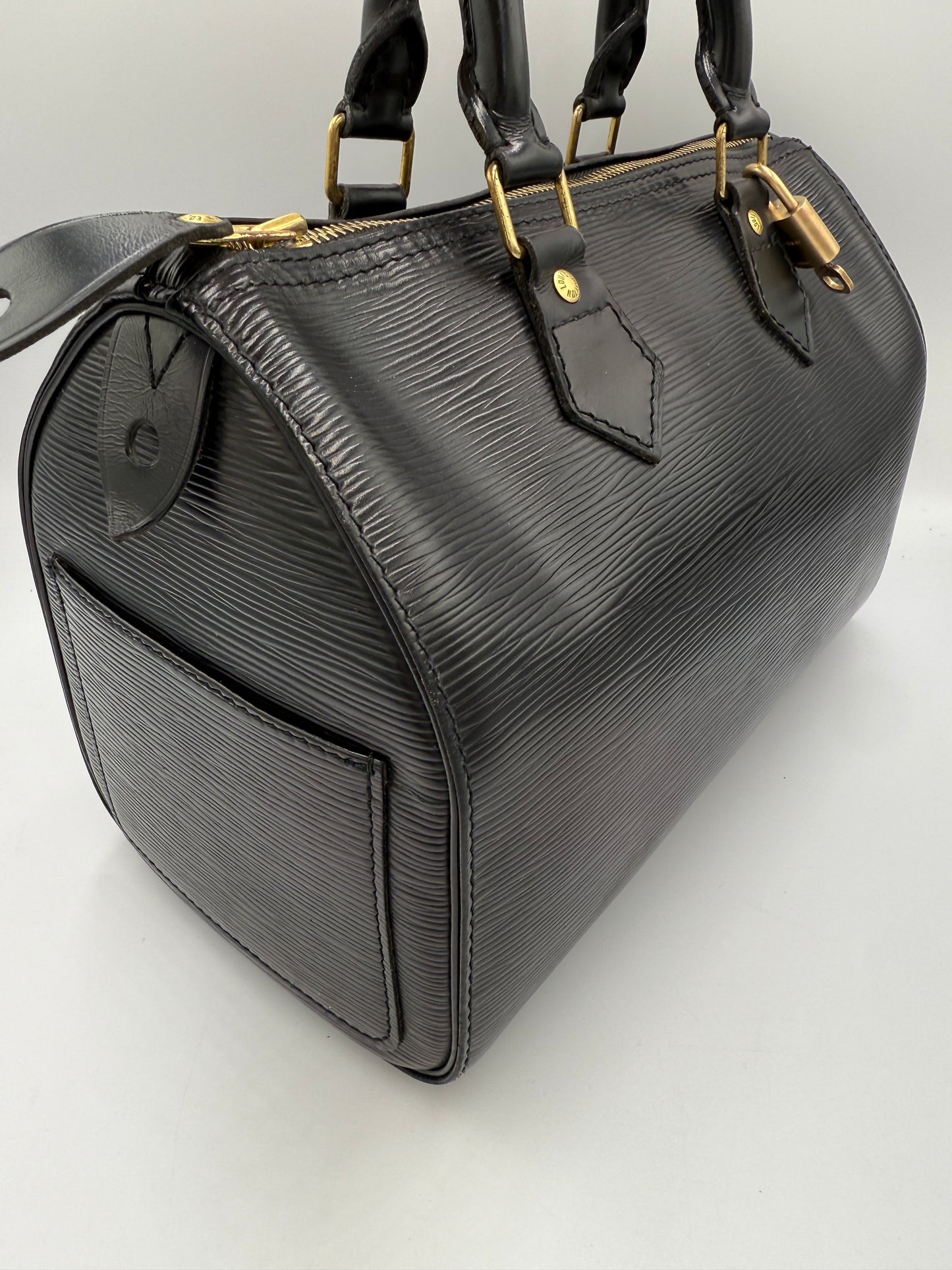 Louis Vuitton Speedy 25 Black Epi Leather VI0943
