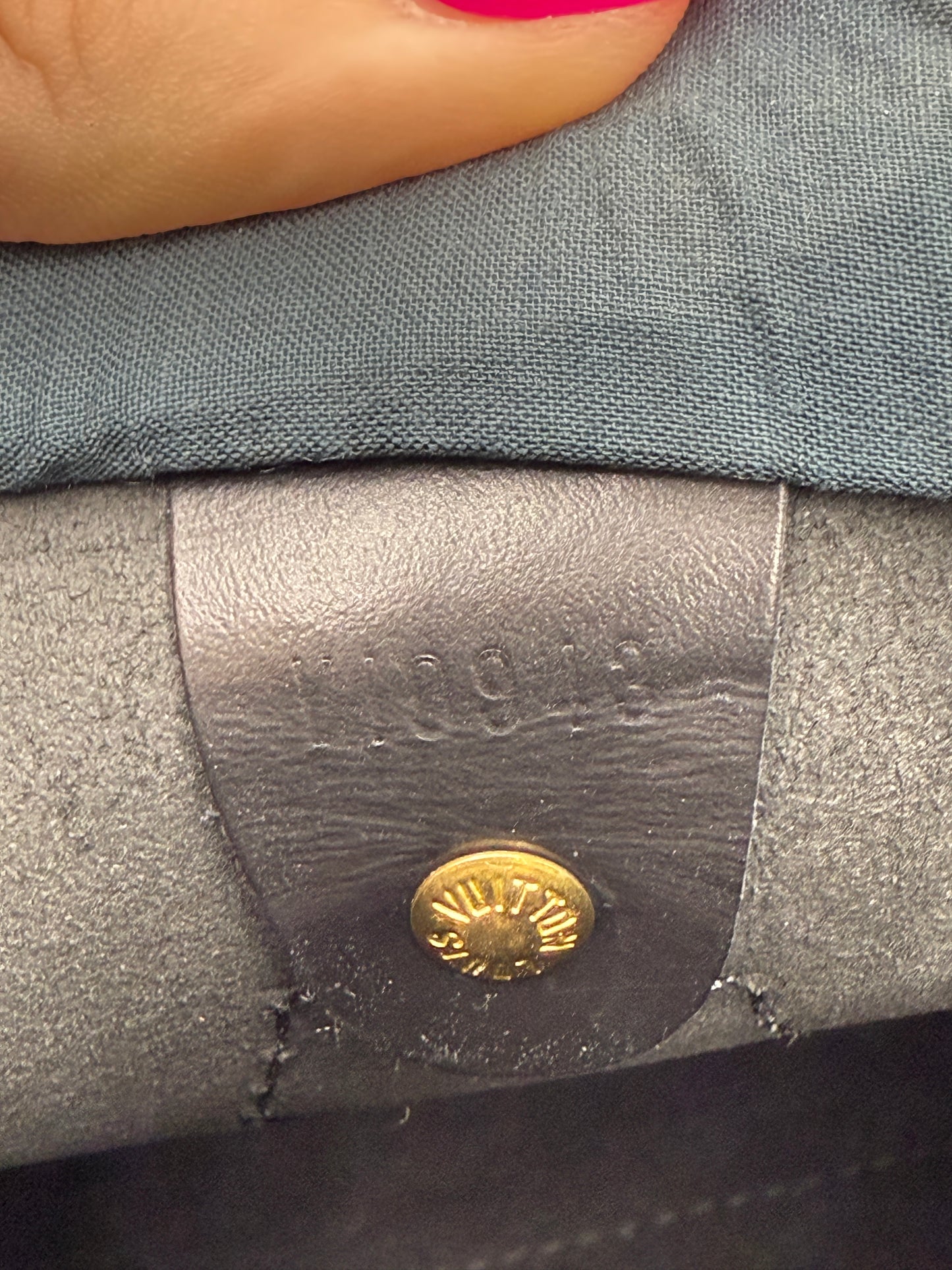 Louis Vuitton Speedy 25 Black Epi Leather VI0943