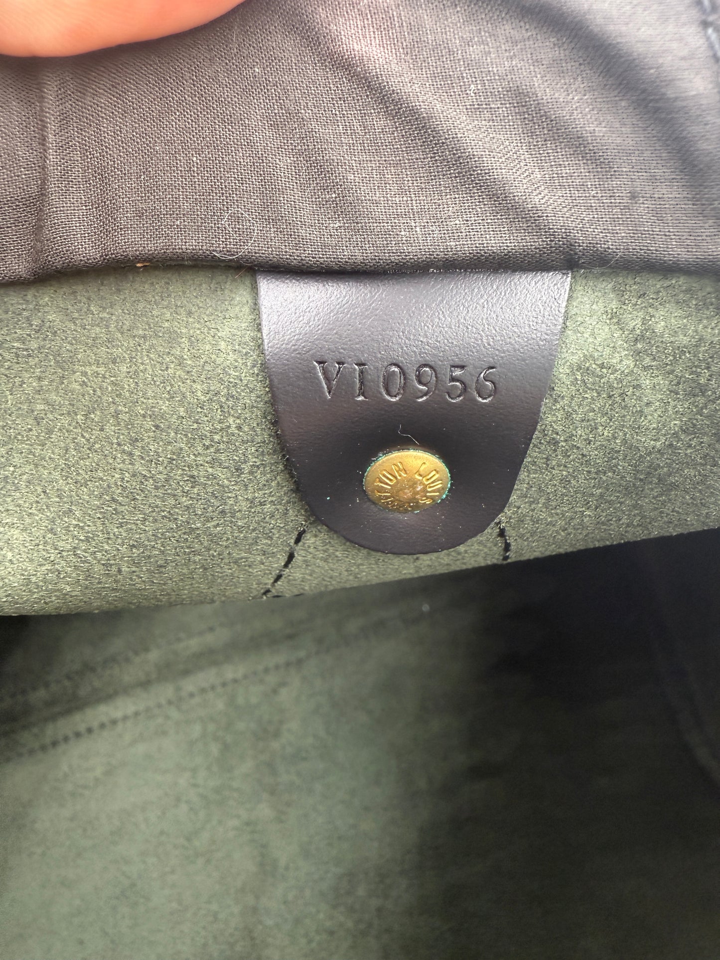 Louis Vuitton Speedy 30 Black Epi Leather VI0956