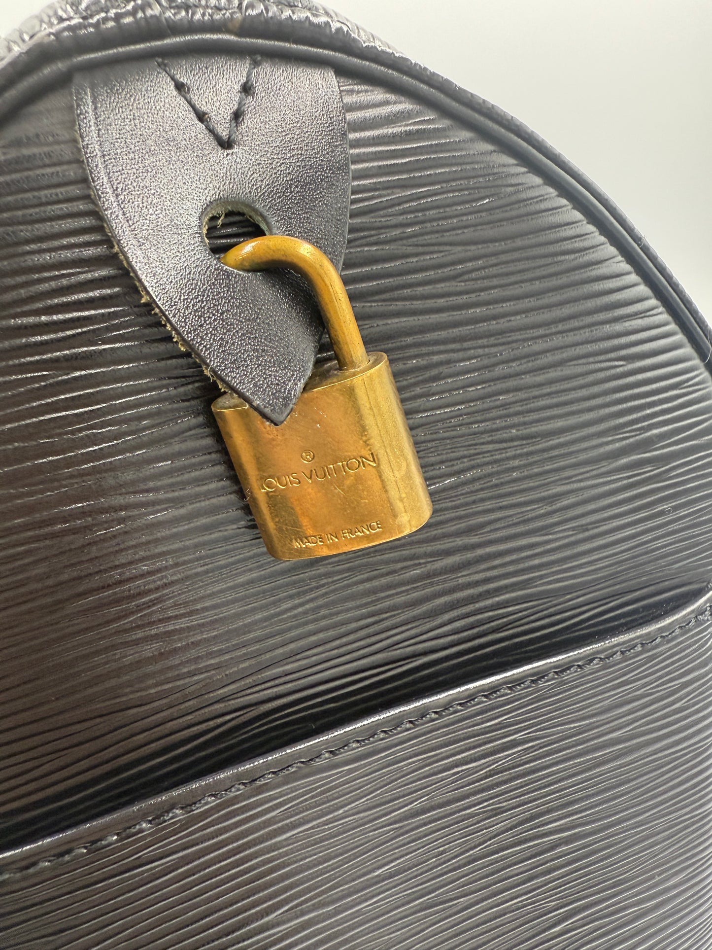 Louis Vuitton Speedy 30 Black Epi Leather VI0956