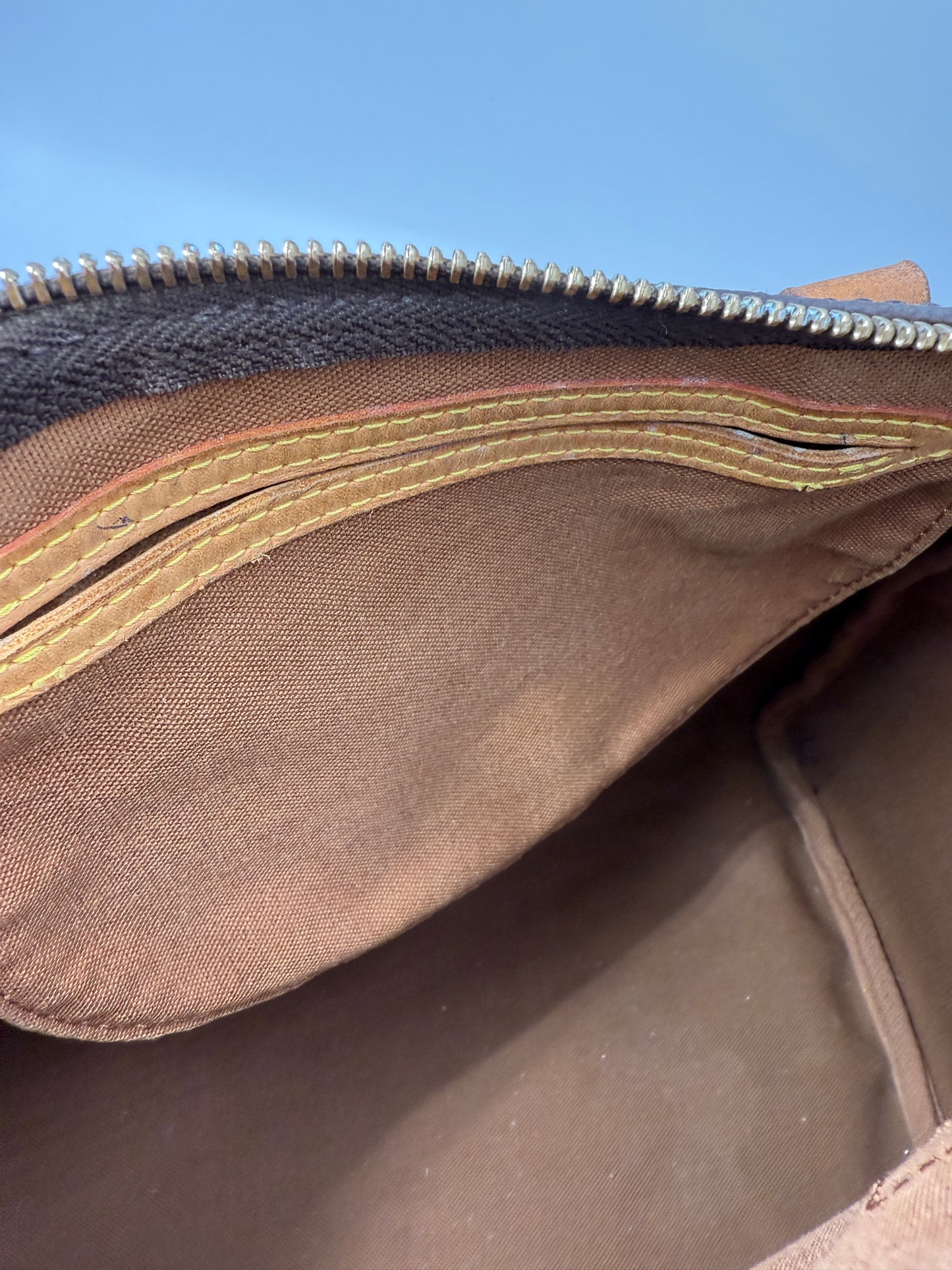 Louis Vuitton Monogram Coated Canvas Speedy 30 cm TH0042