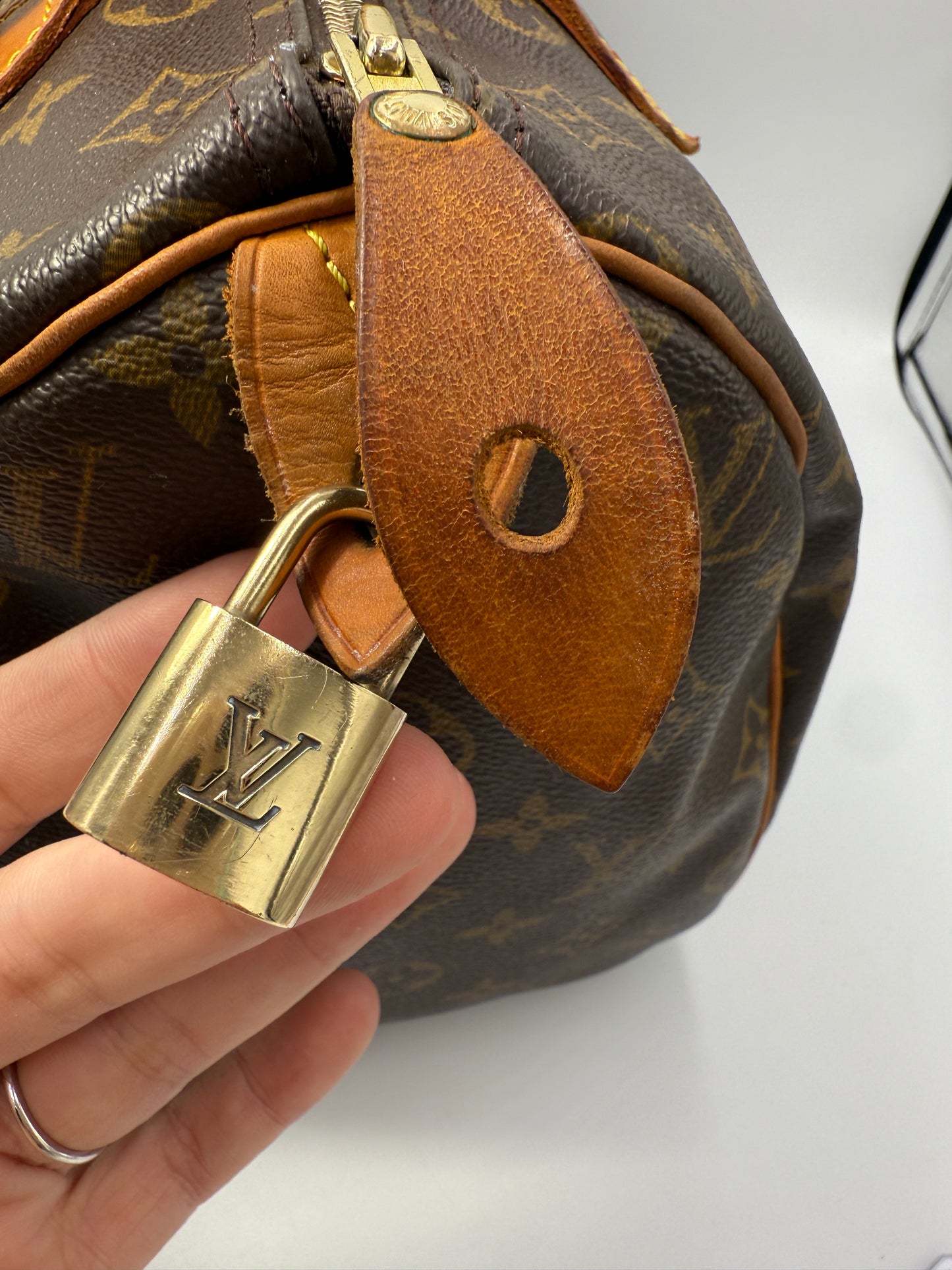 Louis Vuitton Monogram Coated Canvas Speedy 30 cm TH0042