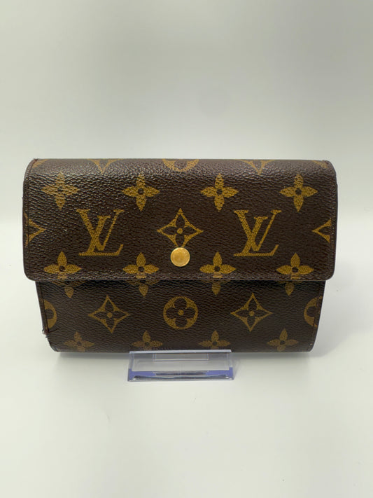 Givey Louis Vuitton Monogram Compact International Wallet