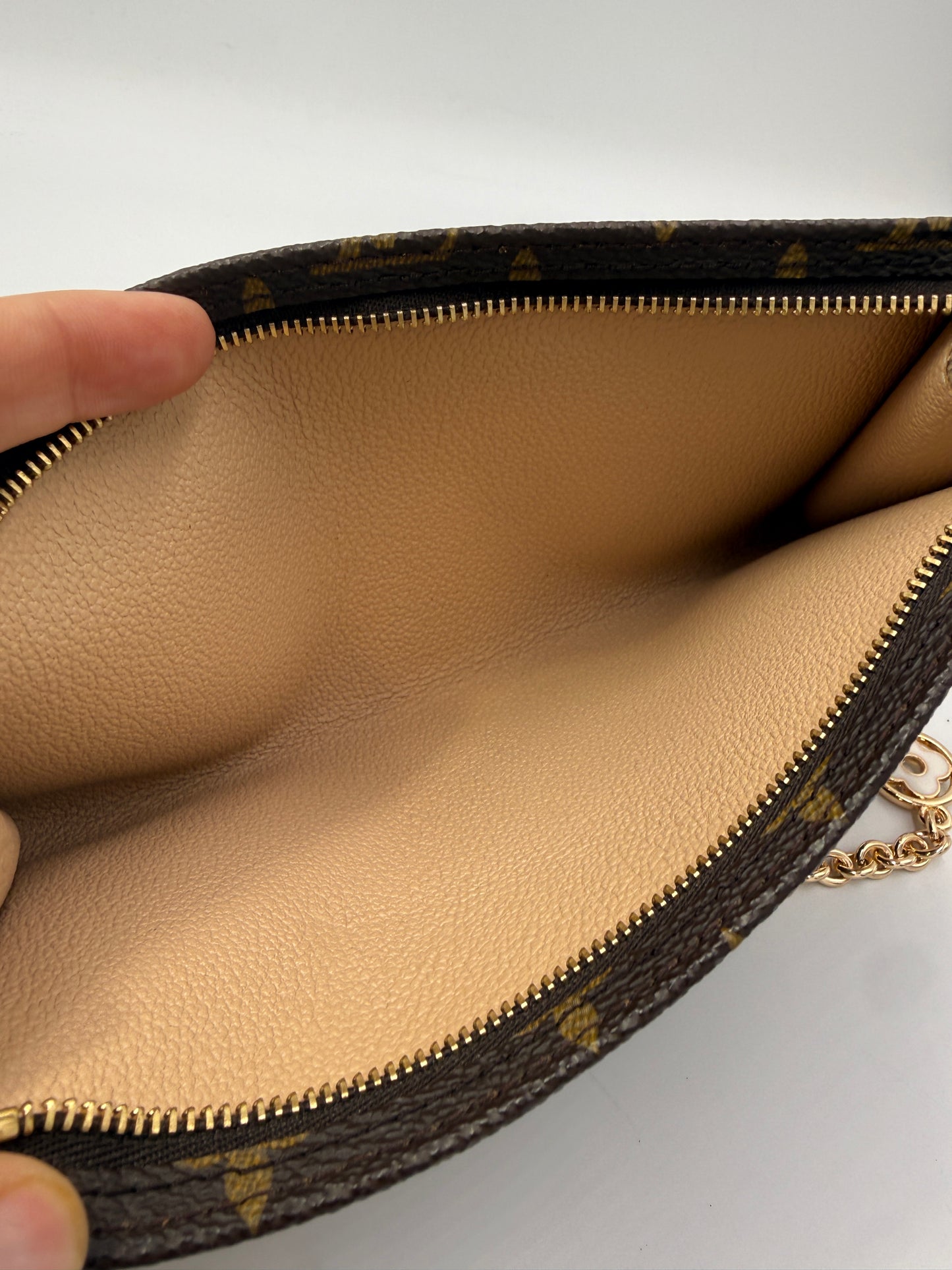 Louis Vuitton Toiletry 19 with Unbranded Crossbody Chain and Charm FL1001