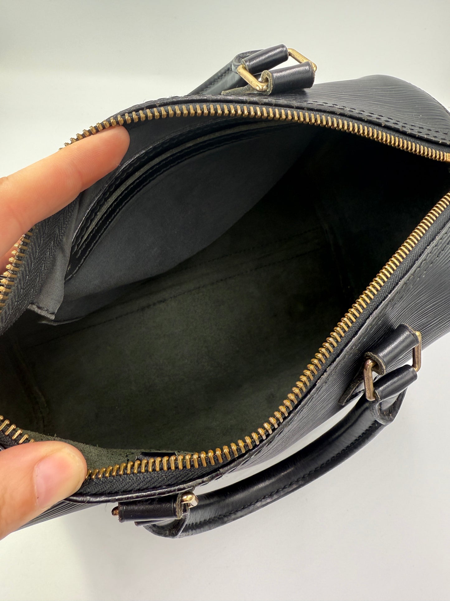 Louis Vuitton Speedy 25 Black Epi Leather SP0035