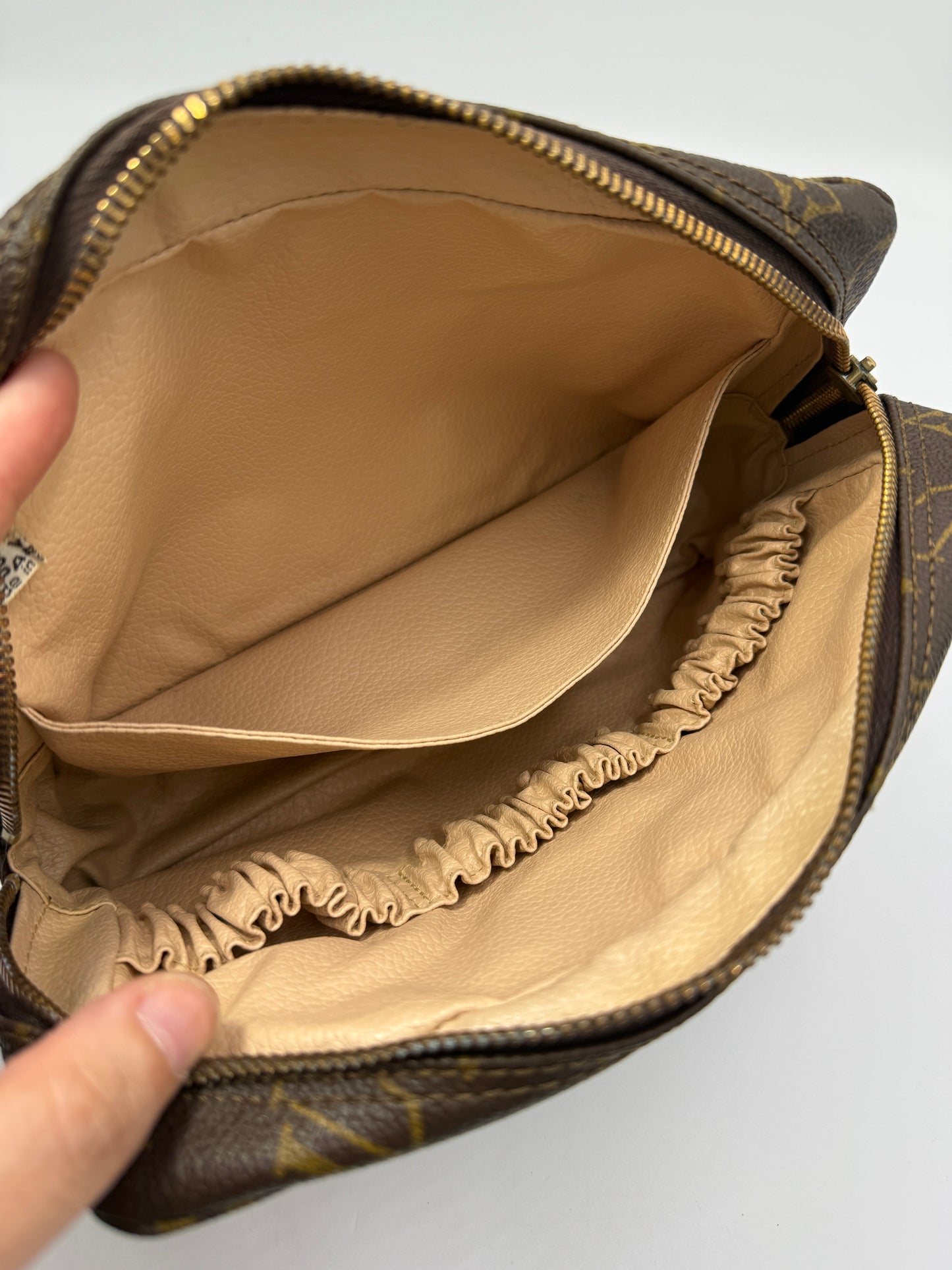 Louis Vuitton Monogram Coated Canvas Toiletry 23 cm