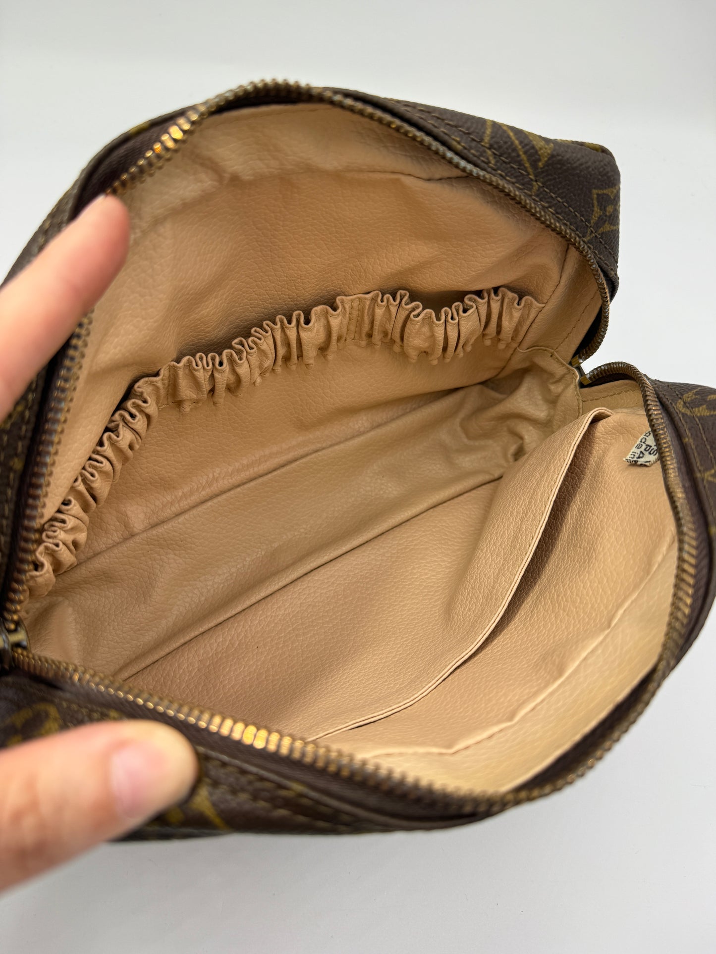 Louis Vuitton Monogram Coated Canvas Toiletry 23 cm