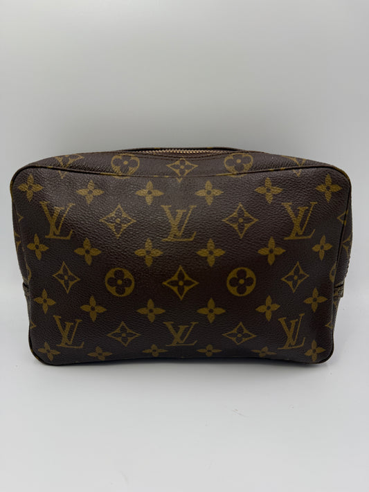 Louis Vuitton Monogram Coated Canvas Toiletry 23 cm