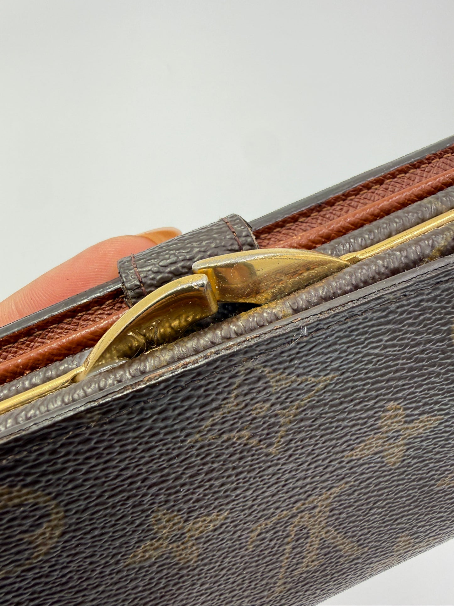 Louis Vuitton Monogram Coated Canvas Kisslock Wallet TH0022