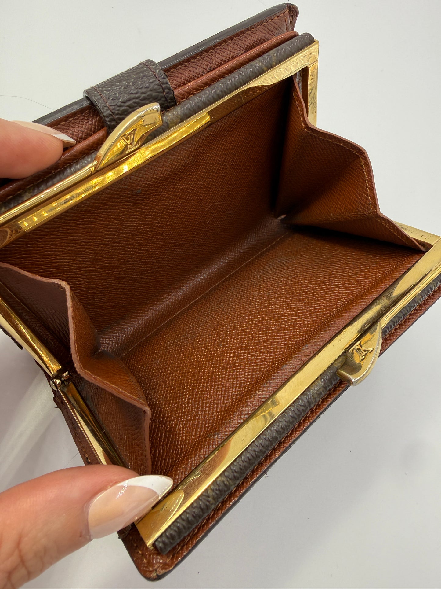 Louis Vuitton Monogram Coated Canvas Kisslock Wallet TH0022