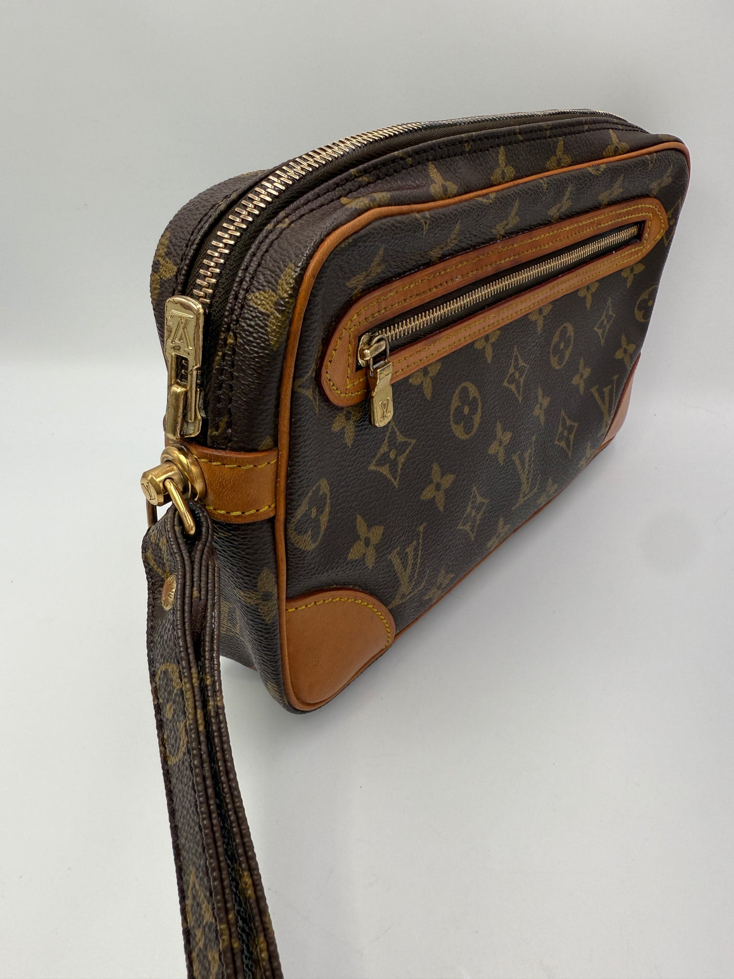 Louis Vuitton Monogram Wristlet 26 cm 884TH