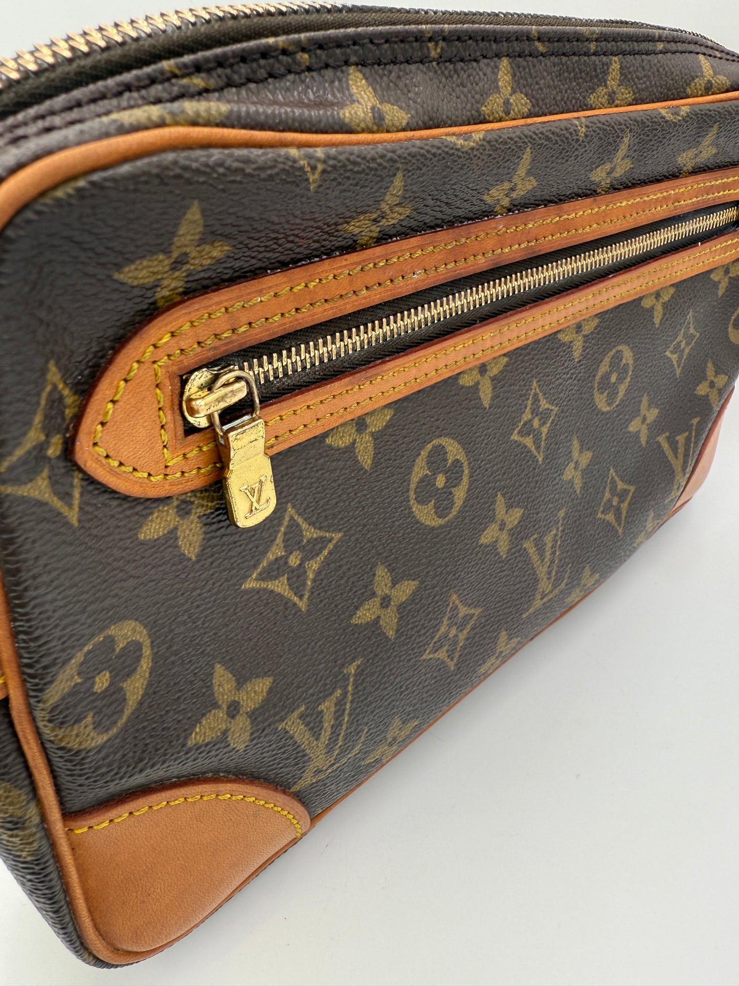 Louis Vuitton Monogram Wristlet 26 cm 884TH