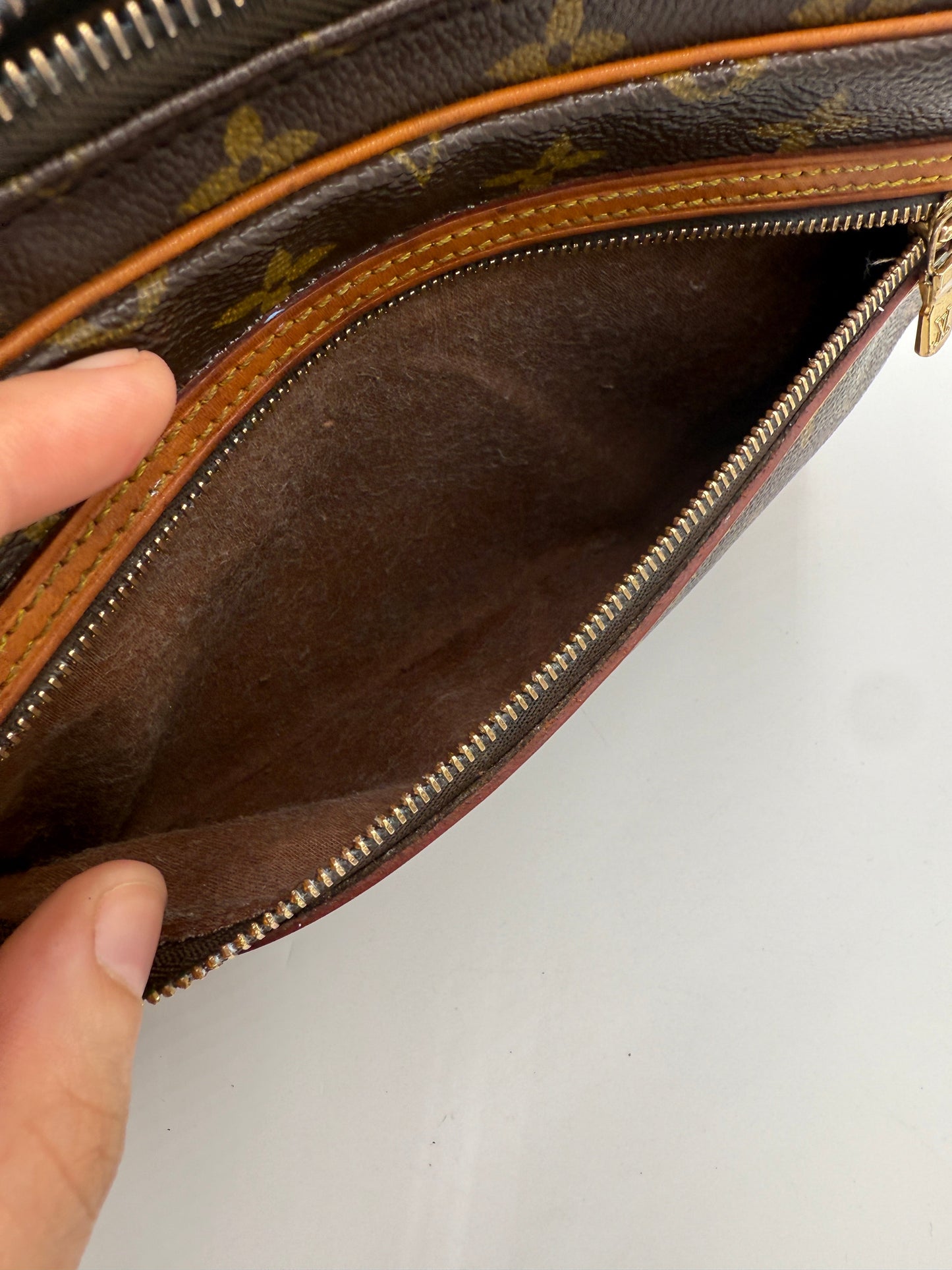 Louis Vuitton Monogram Wristlet 26 cm 884TH