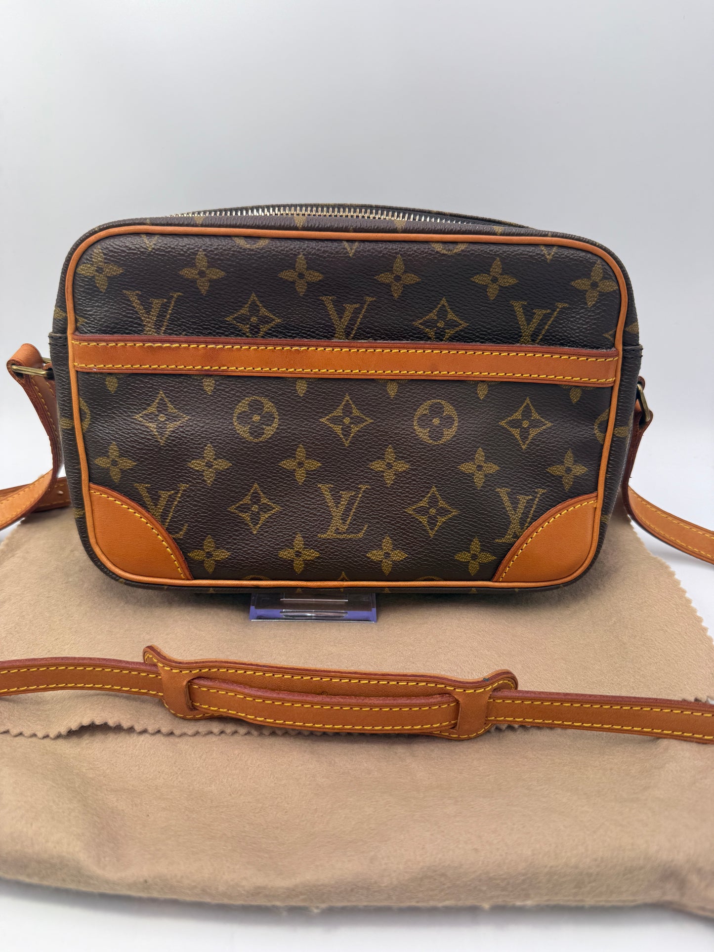 Louis Vuitton Monogram Trocadero 23 cm NO8909