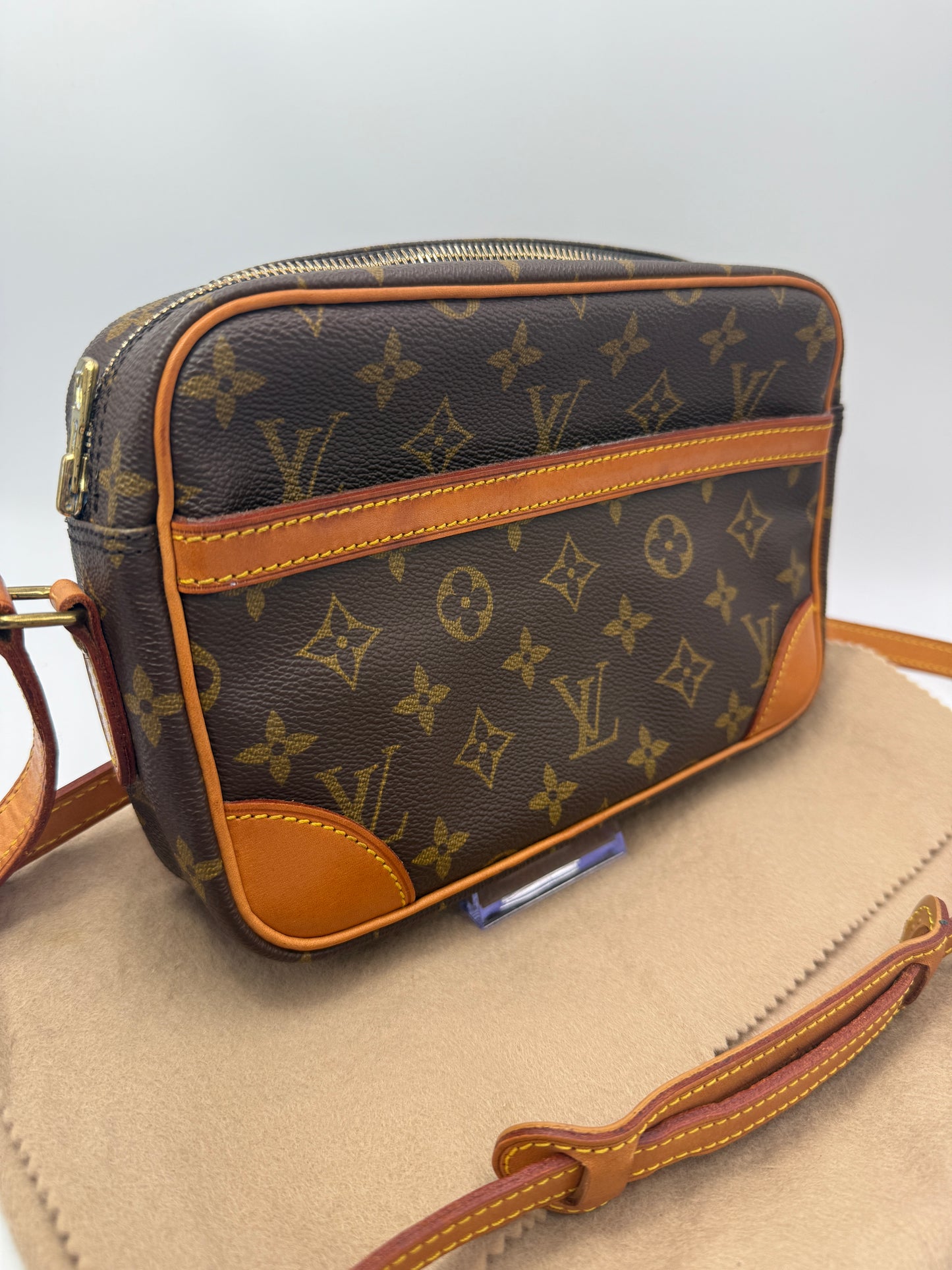 Louis Vuitton Monogram Trocadero 23 cm NO8909