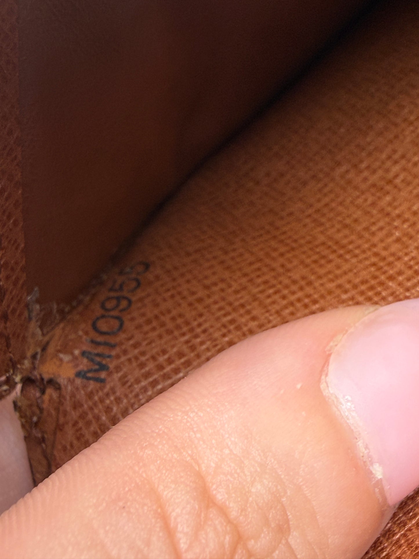 Louis Vuitton Vintage Monogram Compact International Wallet With COA MI0955