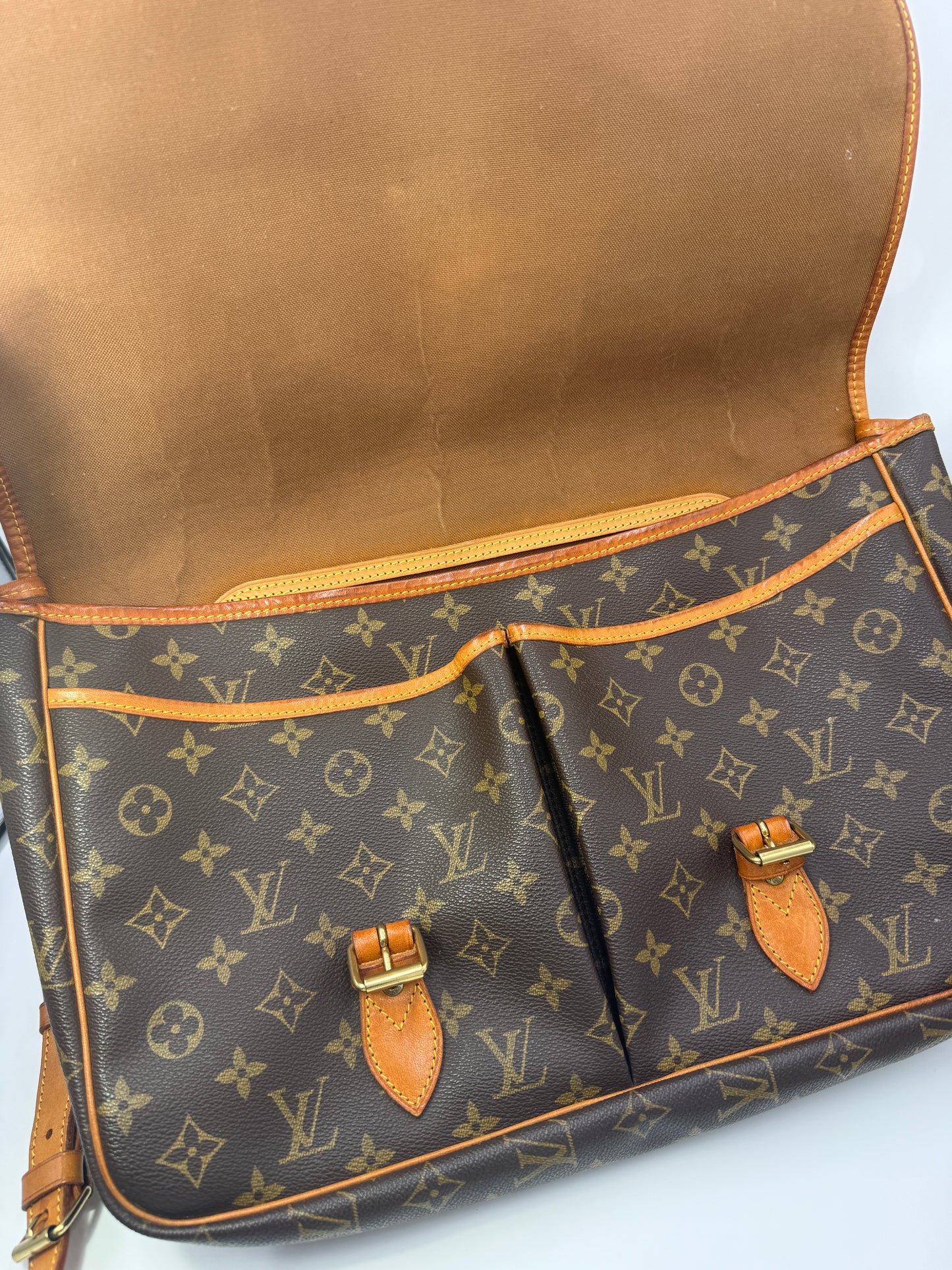 Louis Vuitton Authentic Unisex Vintage Monogram Messenger Bag With COA AR0964