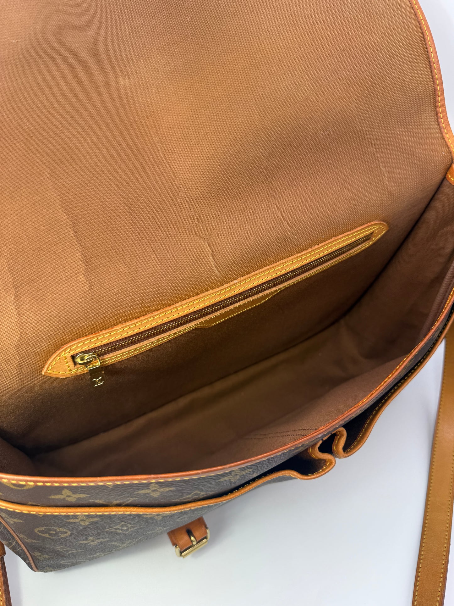 Louis Vuitton Authentic Unisex Vintage Monogram Messenger Bag With COA AR0964