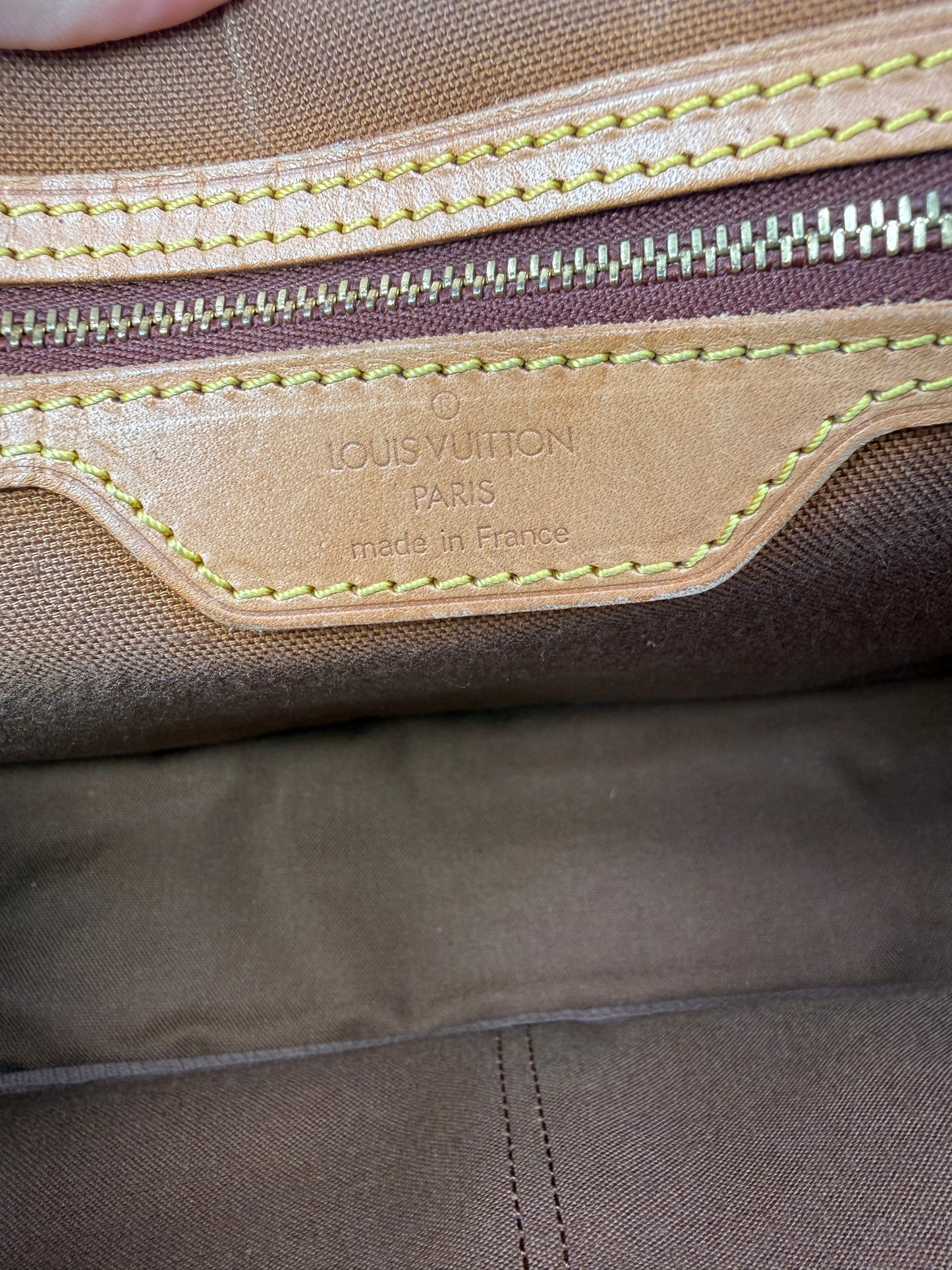 Louis Vuitton Authentic Unisex Vintage Monogram Messenger Bag With COA AR0964